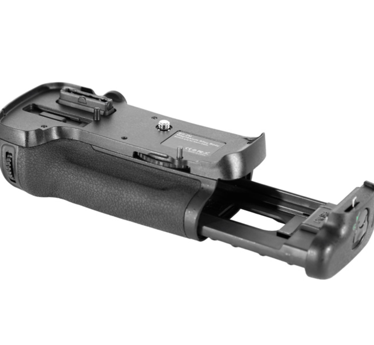 Ein schwarzer Kameragriff mit einem Fach für Batterien. Der Griff hat eine strukturierte Oberfläche und einen Knopf.