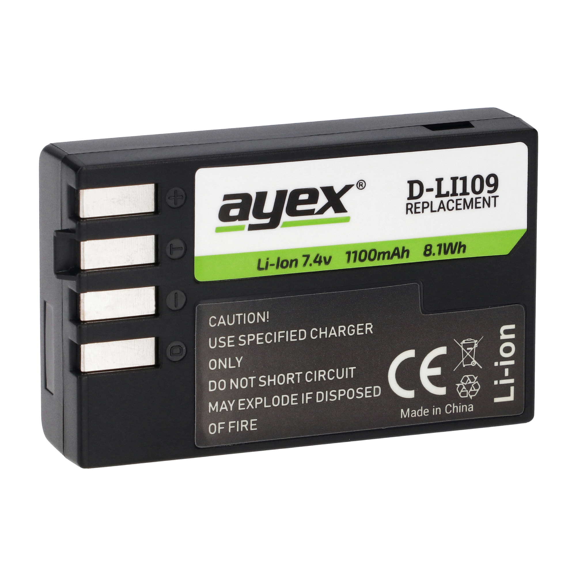 Eine schwarze Batterie mit einem grünen Etikett und weißem Text. Weißer Hintergrund.