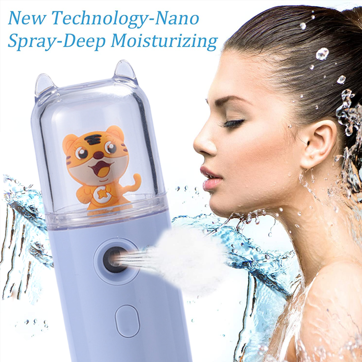 Eine Frau sprüht ein Gesichtsspray, mit einem tigergesichtigen Spielzeug im Inneren des Sprühgeräts.
