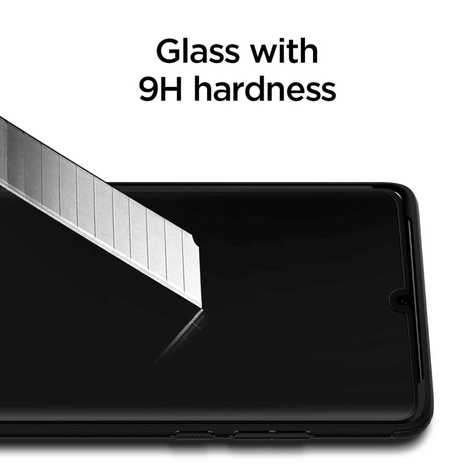 Smartphone mit Displayschutz, der mit einer Klinge getestet wird, um die Härte hervorzuheben.
