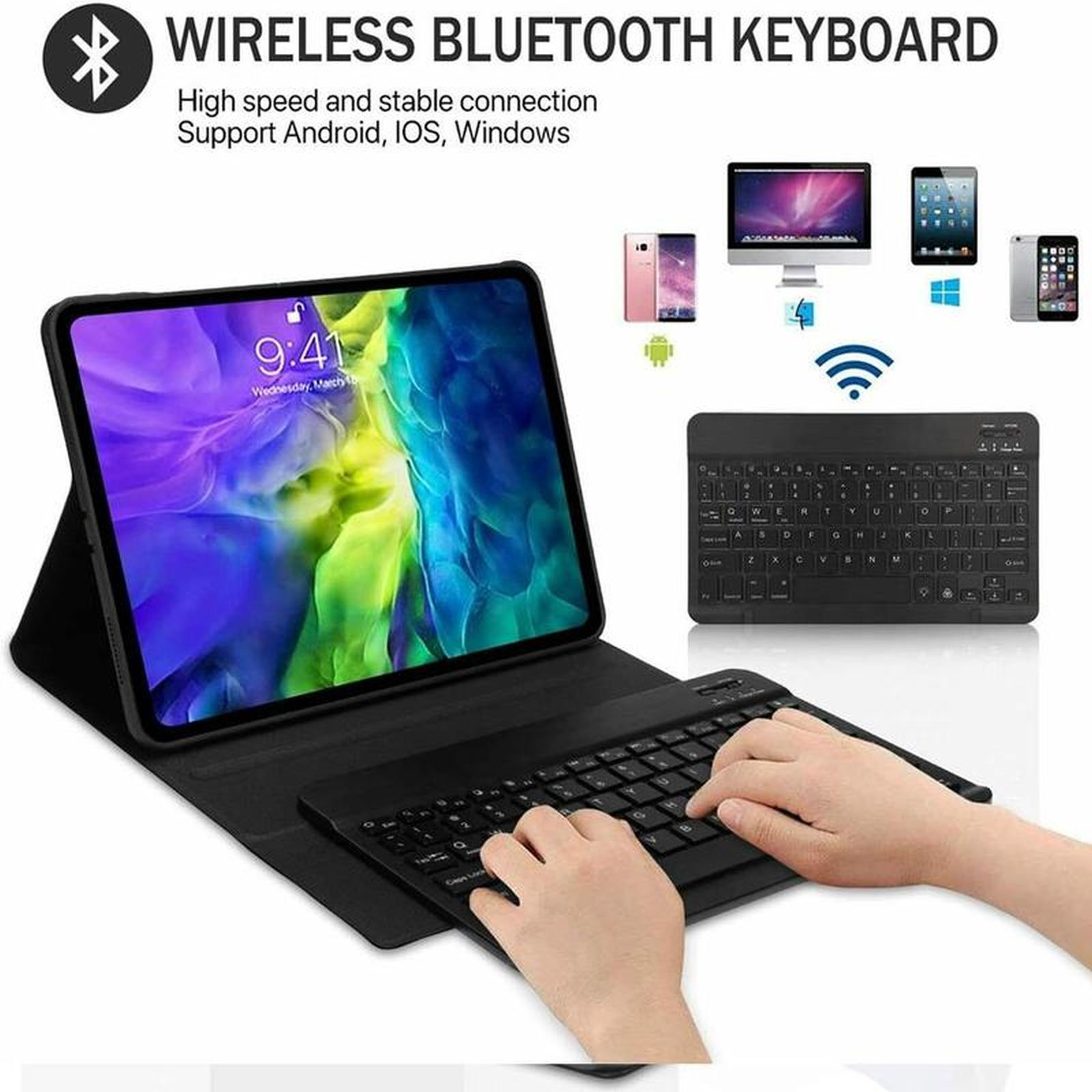 Kabellose Tastatur mit Tablet und Händen einer Person beim Tippen.  Weitere Geräte im Hintergrund.