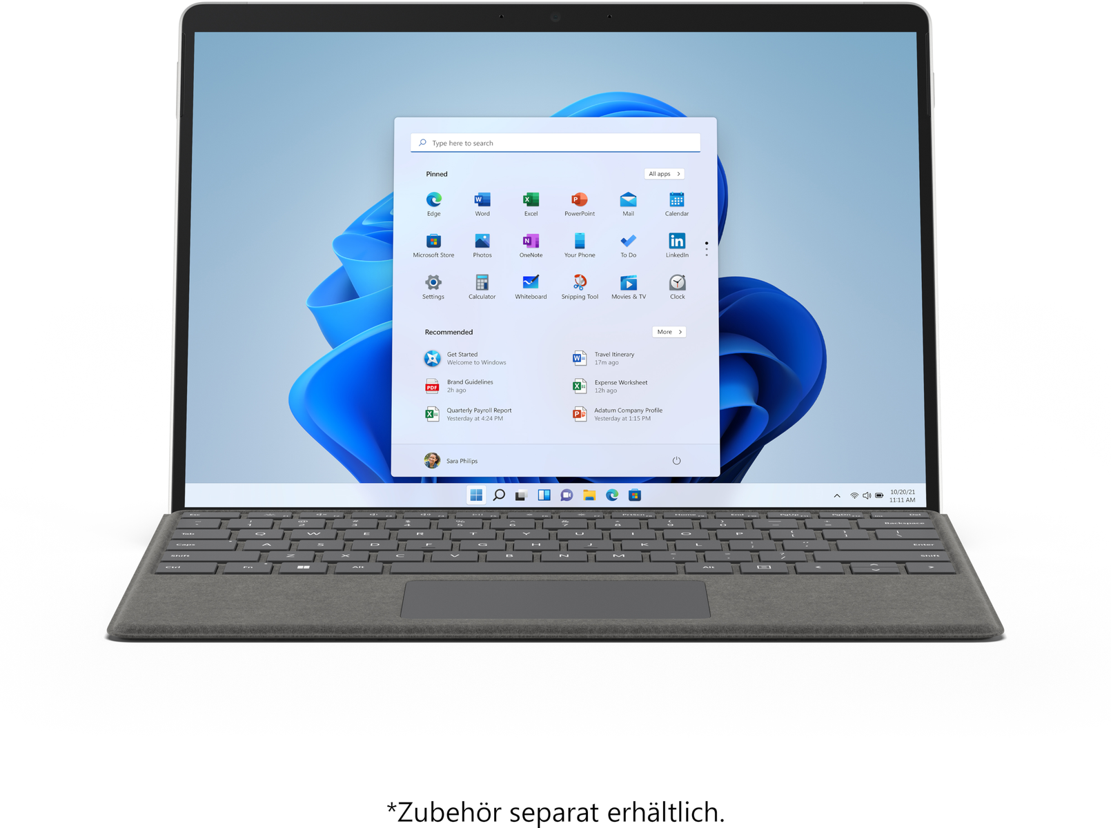 Laptop mit Windows 11-Oberfläche auf dem Bildschirm. Tastatur sichtbar.