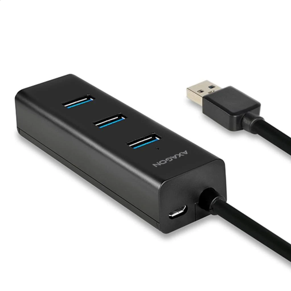 Schwarzer USB-Hub mit drei Anschlüssen und USB-Kabel, angewinkelt, auf weißem Hintergrund.