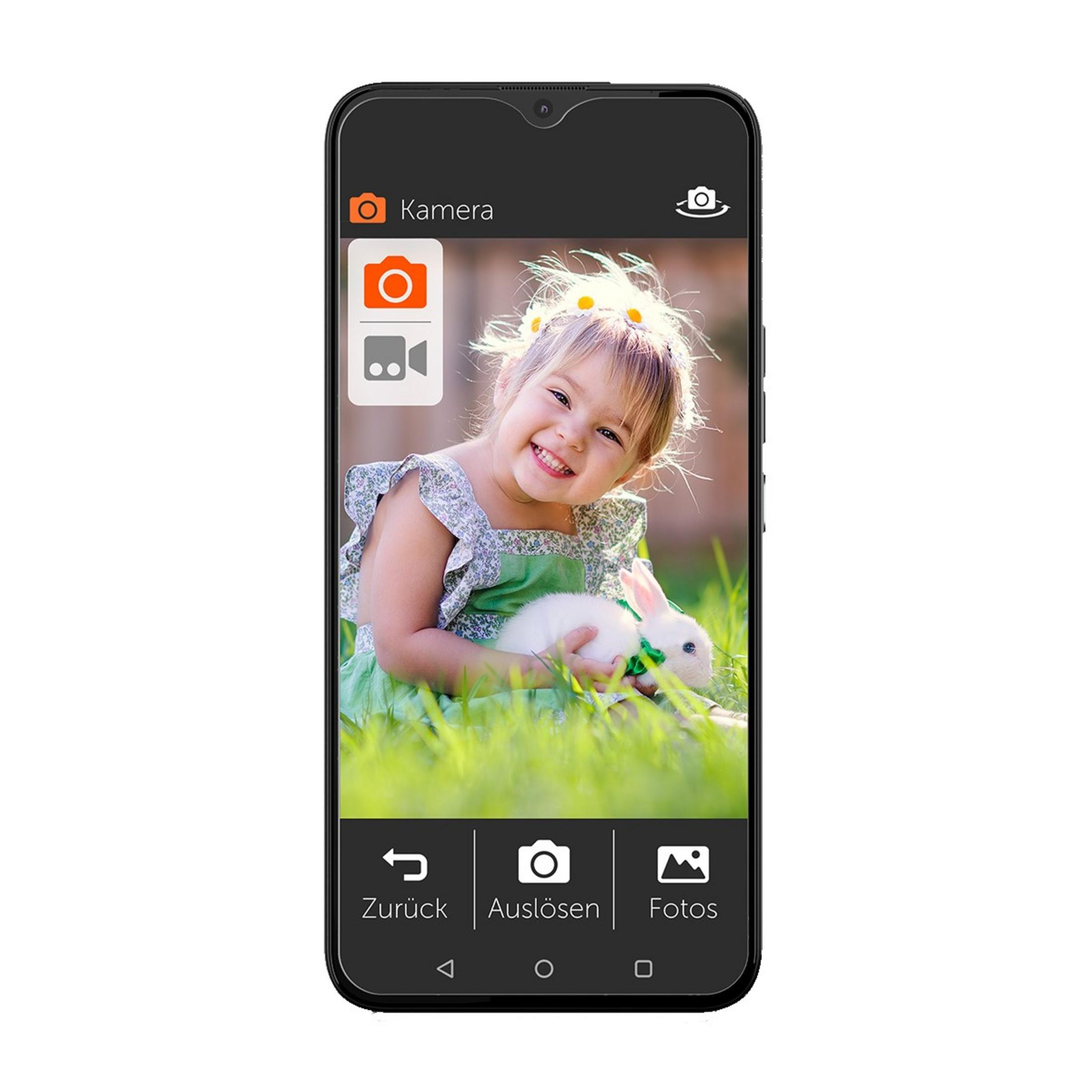 Smartphone mit einem kleinen Mädchen, das ein Kaninchen hält. Kamera-App ist geöffnet.