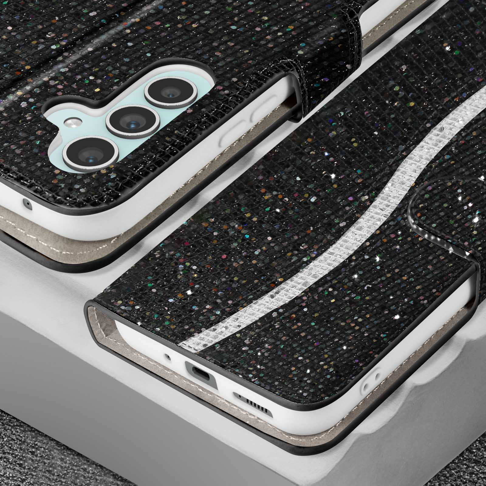 Custodia per telefono nera con glitter e una striscia bianca, vista da vicino.