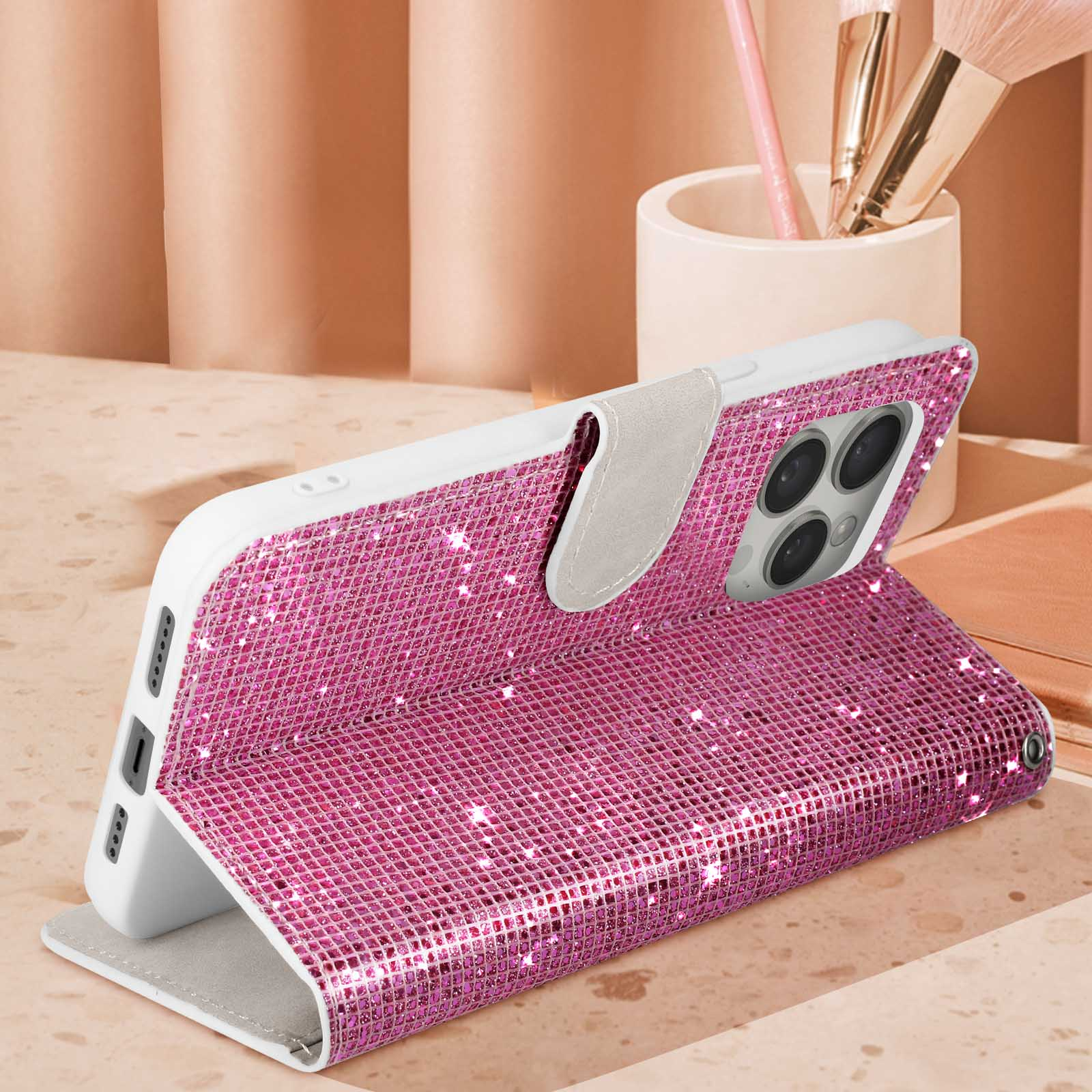 Custodia per telefono con paillettes rosa, aperta. Interno bianco, luccichii. Telefono dentro.