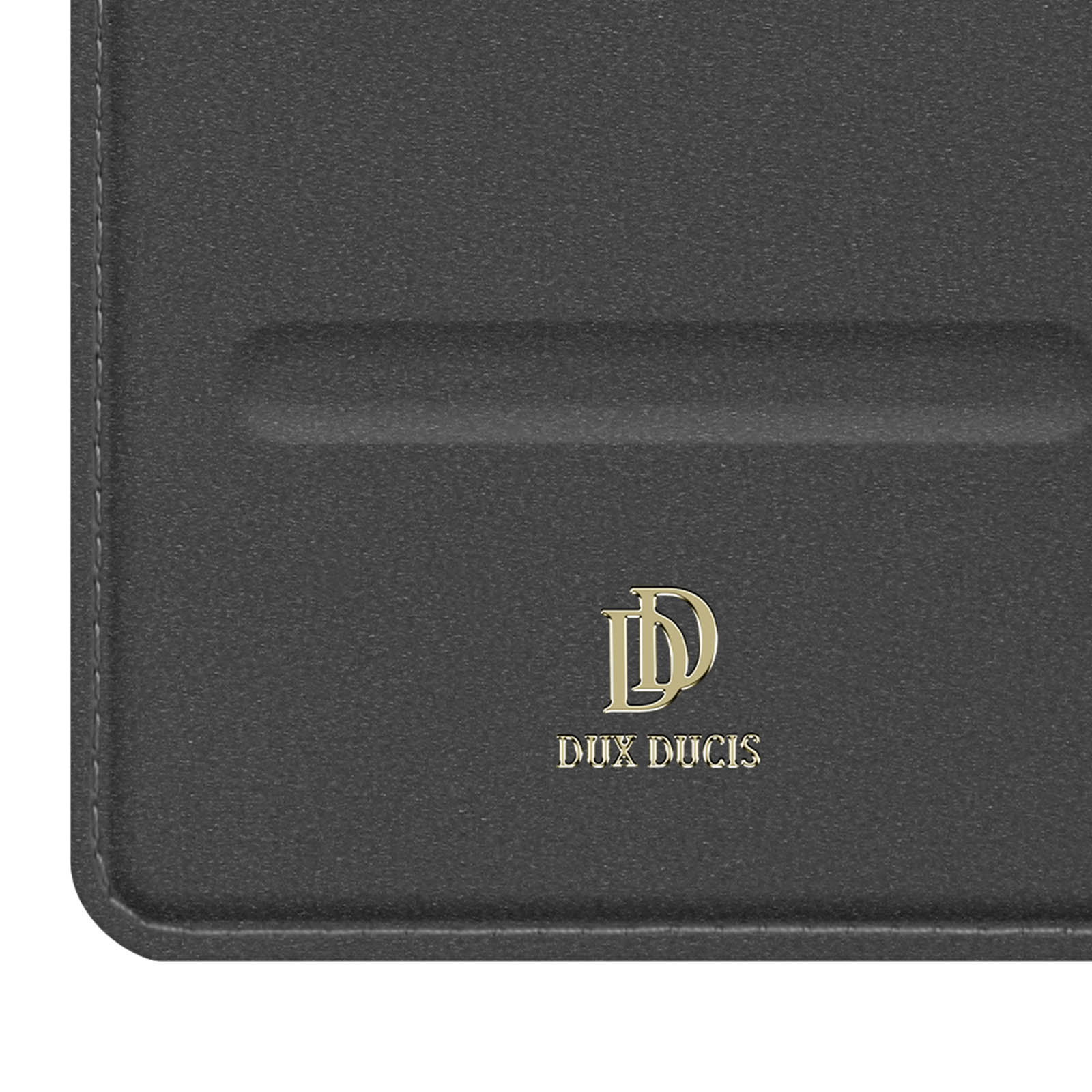 Custodia nera per telefono con logo Dux Ducis dorato. È un angolo della custodia.