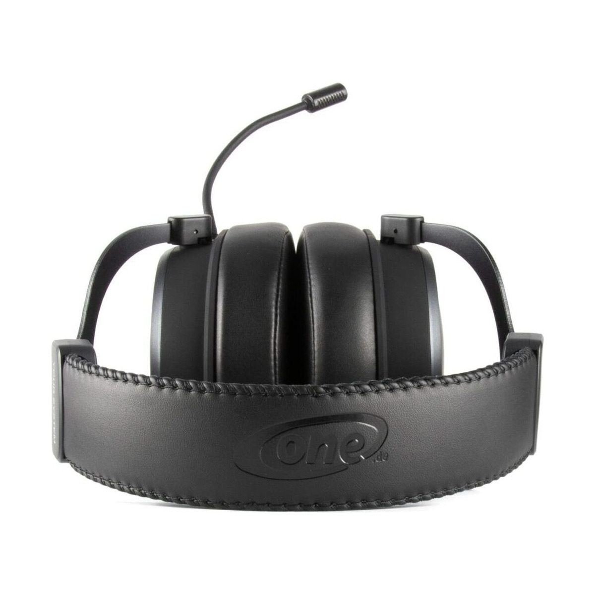Schwarze Kopfhörer mit Mikrofon. Auf dem Kopfband steht das Wort „One“.