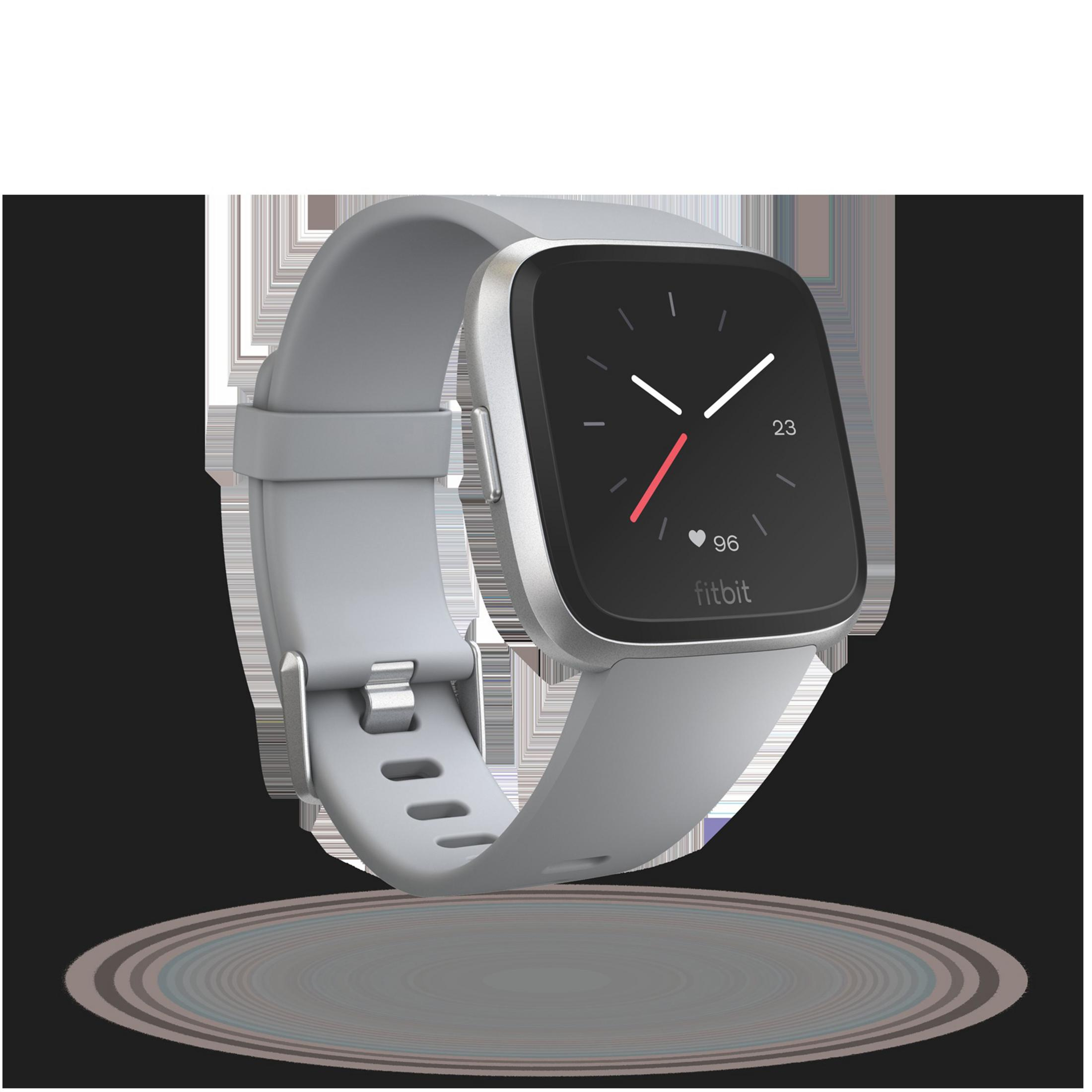 Graue Fitbit Versa 2 Smartwatch mit schwarzem Bildschirm, auf schwarzem Hintergrund.