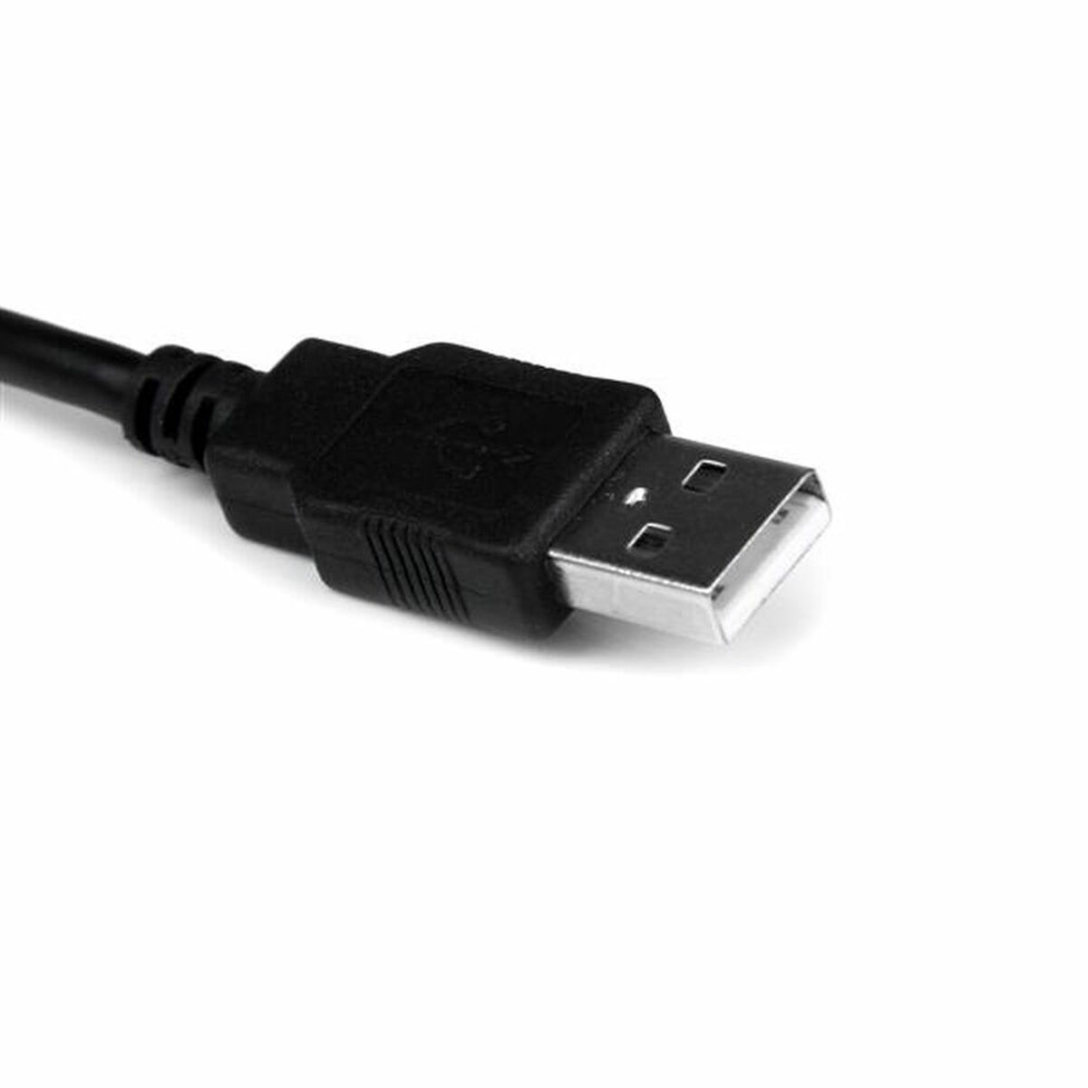 Connettore per cavo USB nero su bianco. Primo piano, mostra il connettore metallico.