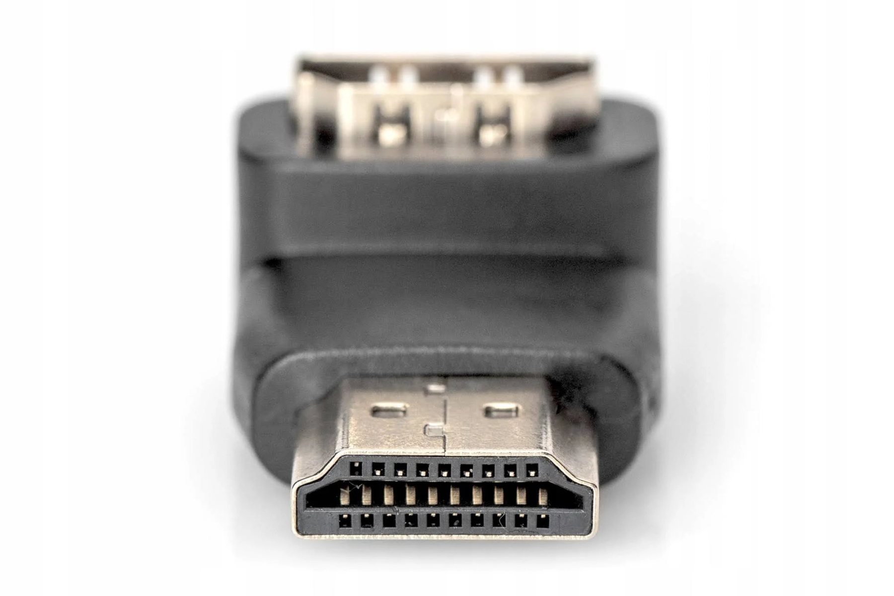 Adattatore HDMI nero. Due porte HDMI sono visibili. Sfondo bianco.
