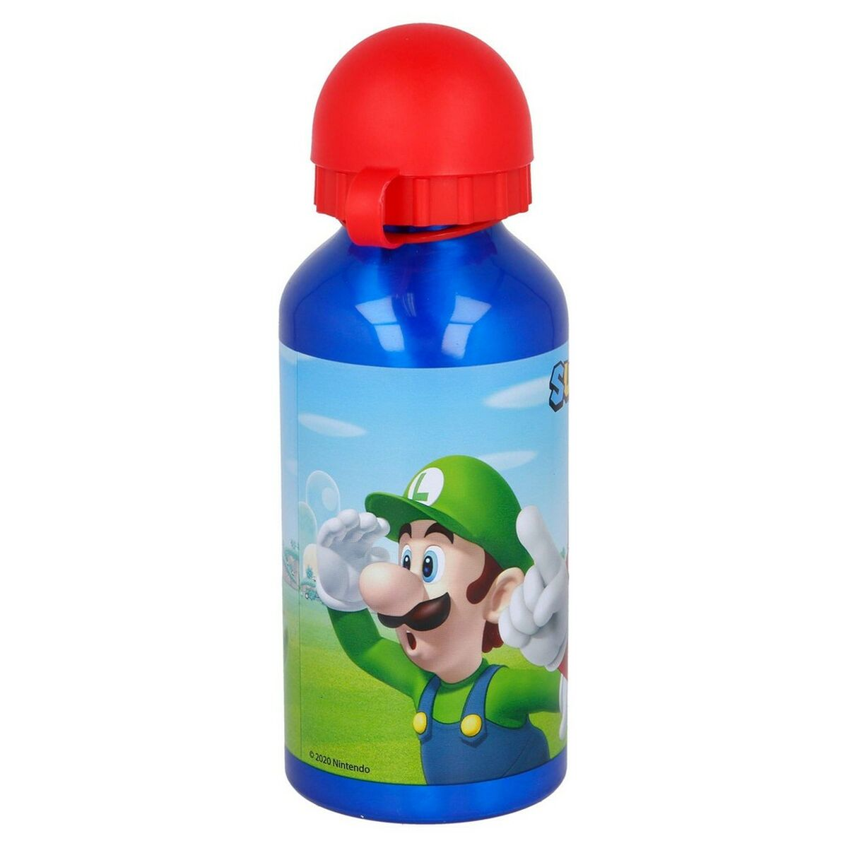 Blaue Wasserflasche mit einem Cartoon-Bild von Luigi und einem roten Deckel. Die Flasche steht auf weißem Grund.