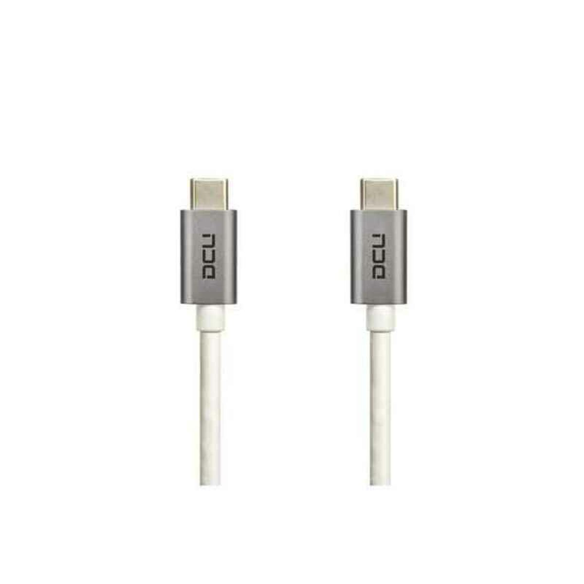 Zwei weiße USB-C-Kabel mit DCU-Markierungen auf weißem Hintergrund.