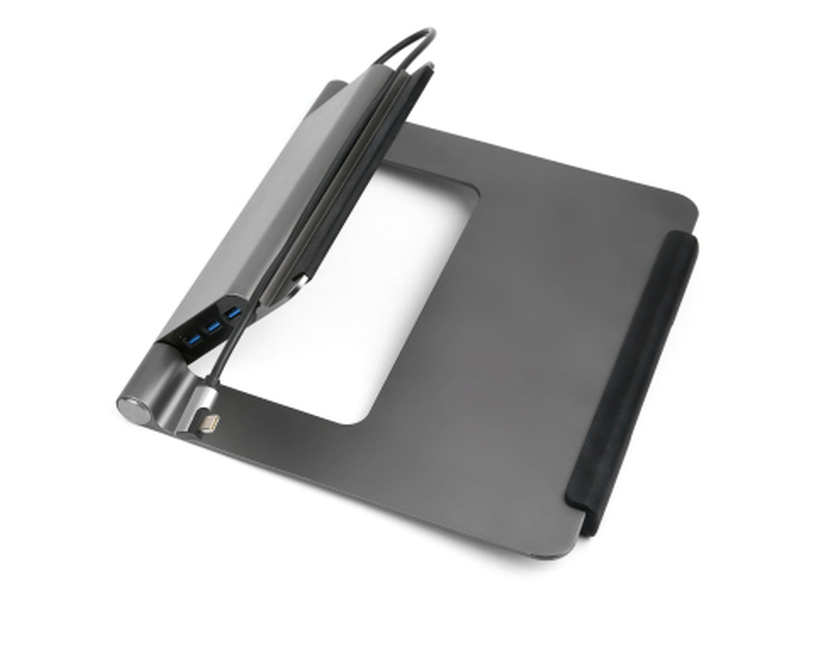 Supporto per laptop grigio con porte USB, posizionato su una superficie bianca.