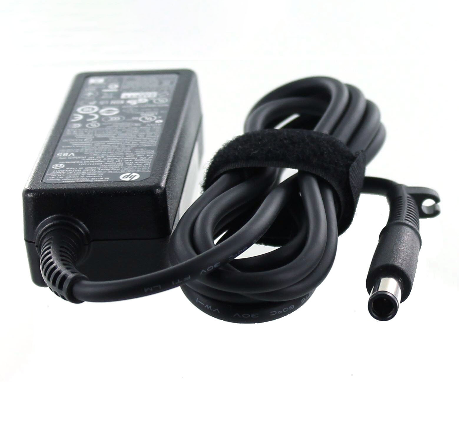 Schwarzes Laptop-Netzteil mit Kabel und Stecker.