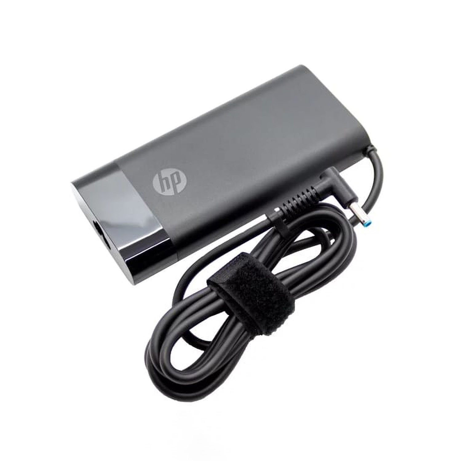 Schwarzes HP Laptop-Netzteil mit schwarzem Kabel und Klettverschluss auf weißem Hintergrund.