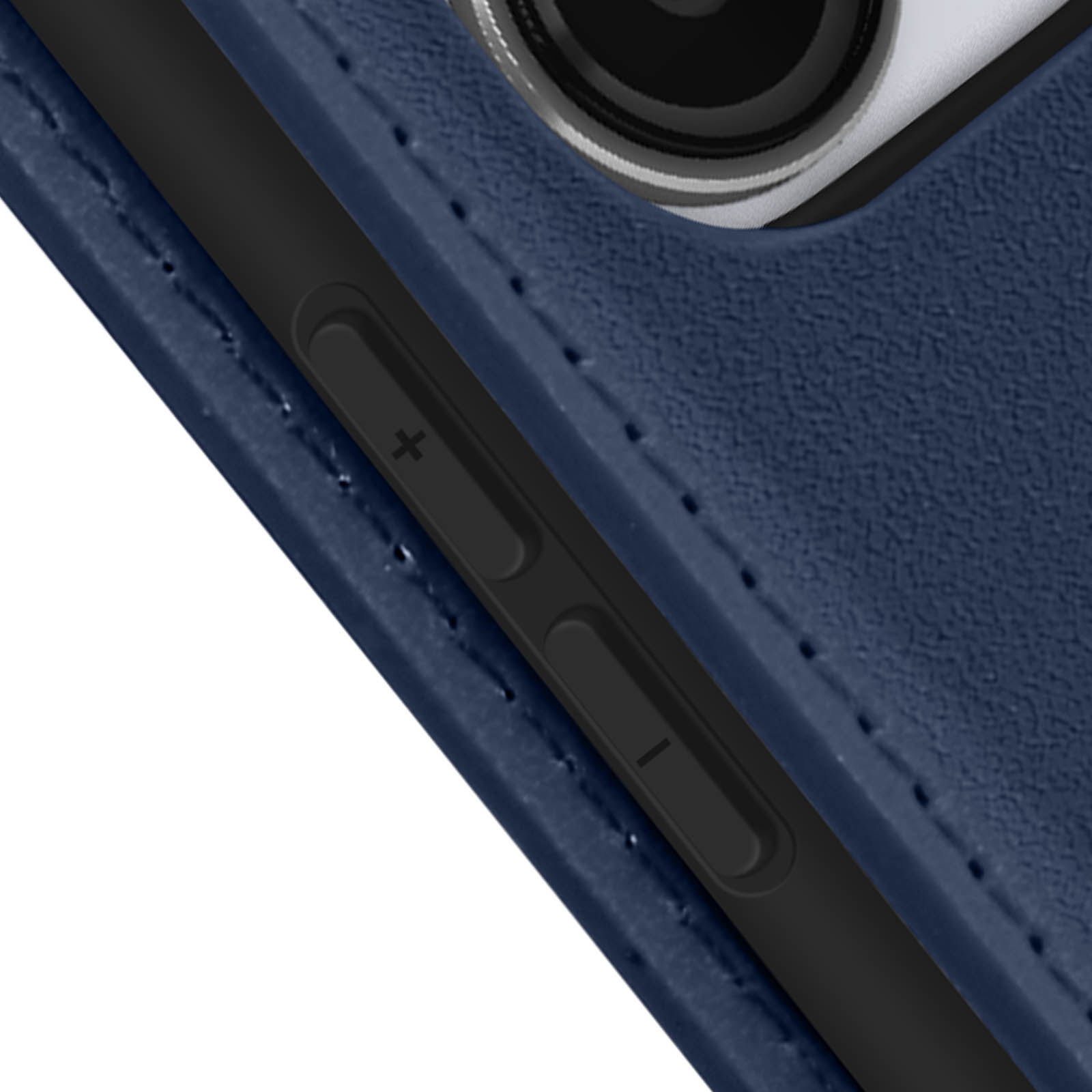 Primo piano di una custodia blu per telefono con pulsante del volume e sporgenza della fotocamera, interno nero.