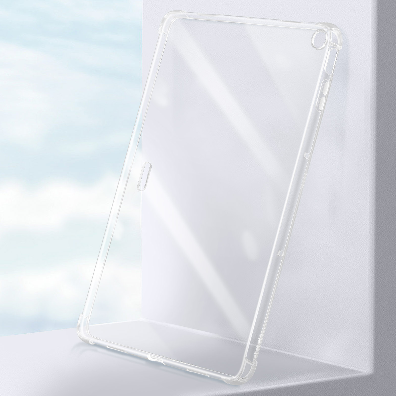 Eine durchsichtige Tablet-Hülle vor einem hellblau-weißen Hintergrund mit Weichzeichnung.