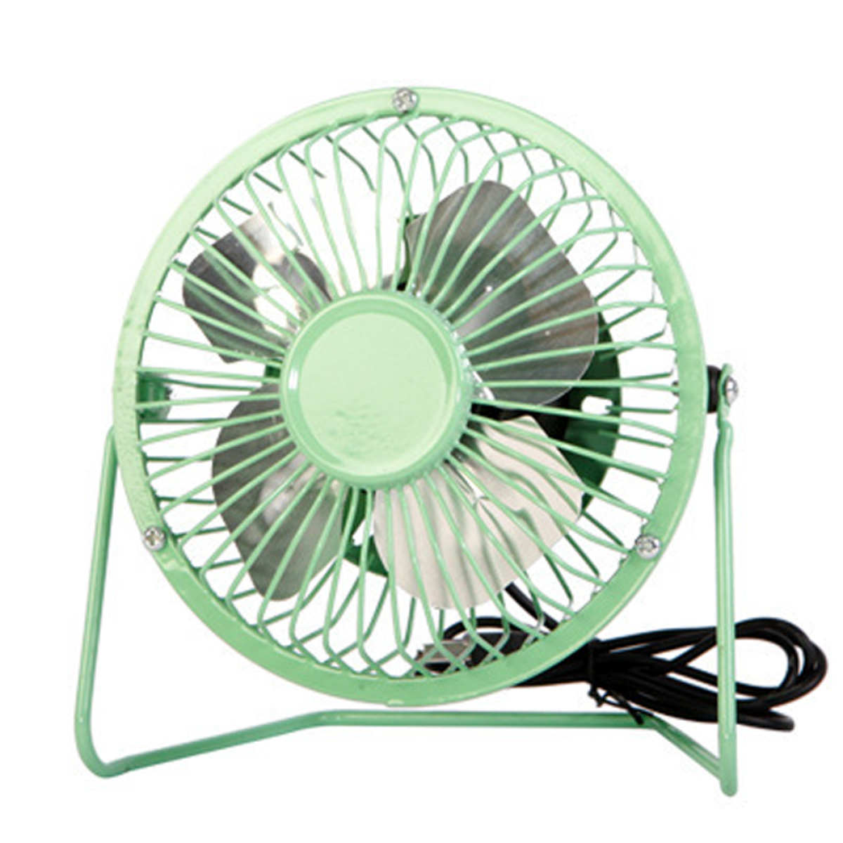 Ein grüner Schreibtischventilator mit Schutzgitter auf weißem Hintergrund.