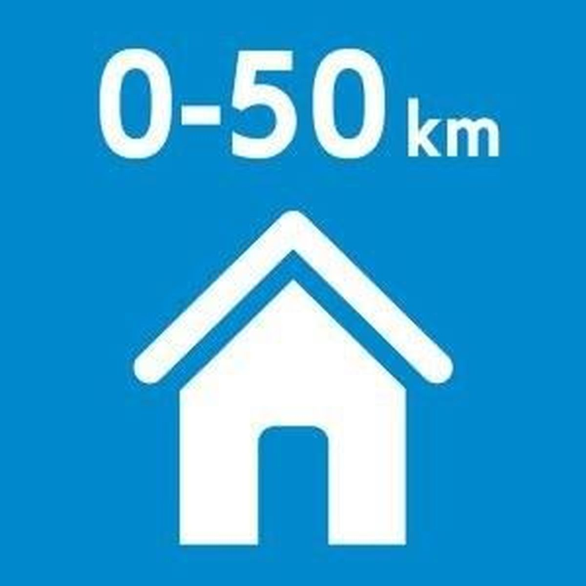 Ein blauer Hintergrund mit den Worten '0-50km' und einem weißen Haus-Symbol darauf.