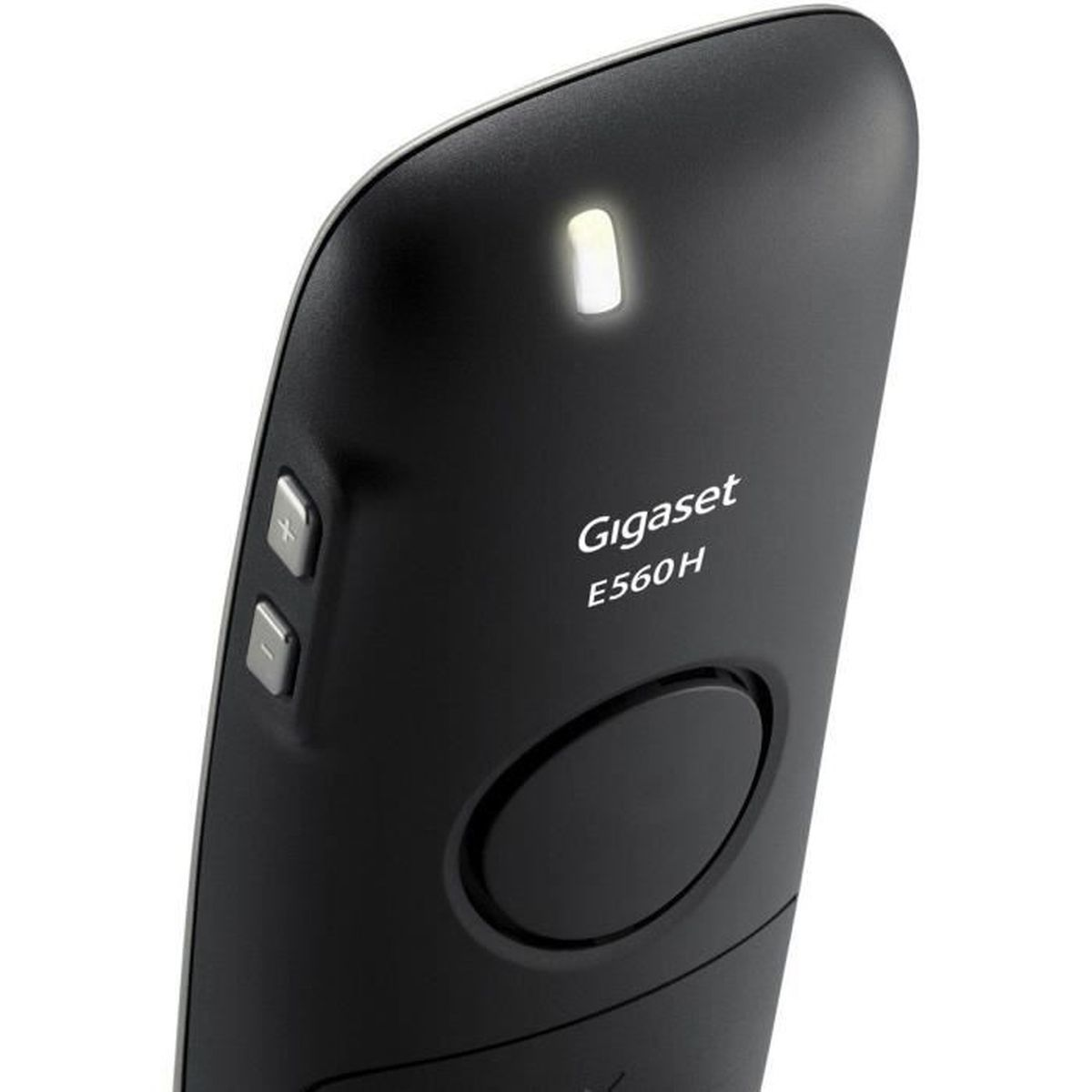 Schwarzes Gigaset E560H Telefon, beleuchteter Bildschirm, Plus- und Minus-Tasten. Weißer Hintergrund.