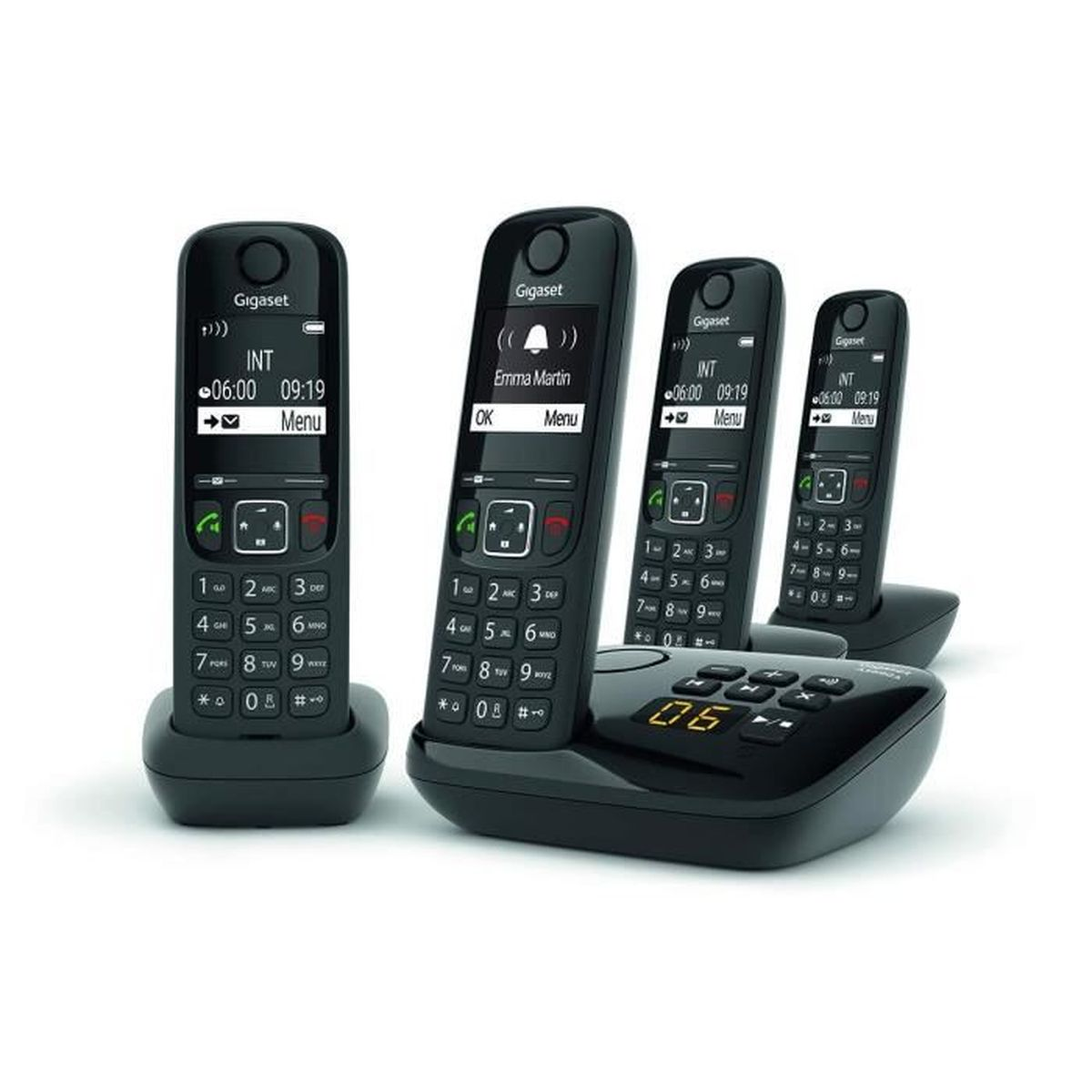 Vier schwarze schnurlose Telefone auf ihren Basen, mit einer zentralen Basis, die Zeit anzeigt.