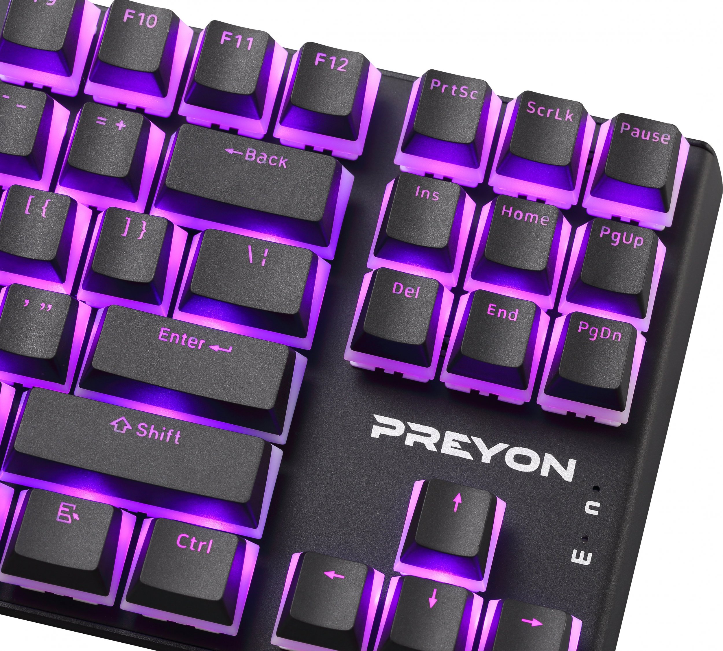 Nahaufnahme einer schwarzen mechanischen Tastatur mit pinkfarbenen, hintergrundbeleuchteten Tasten. PREYON ist aufgedruckt.
