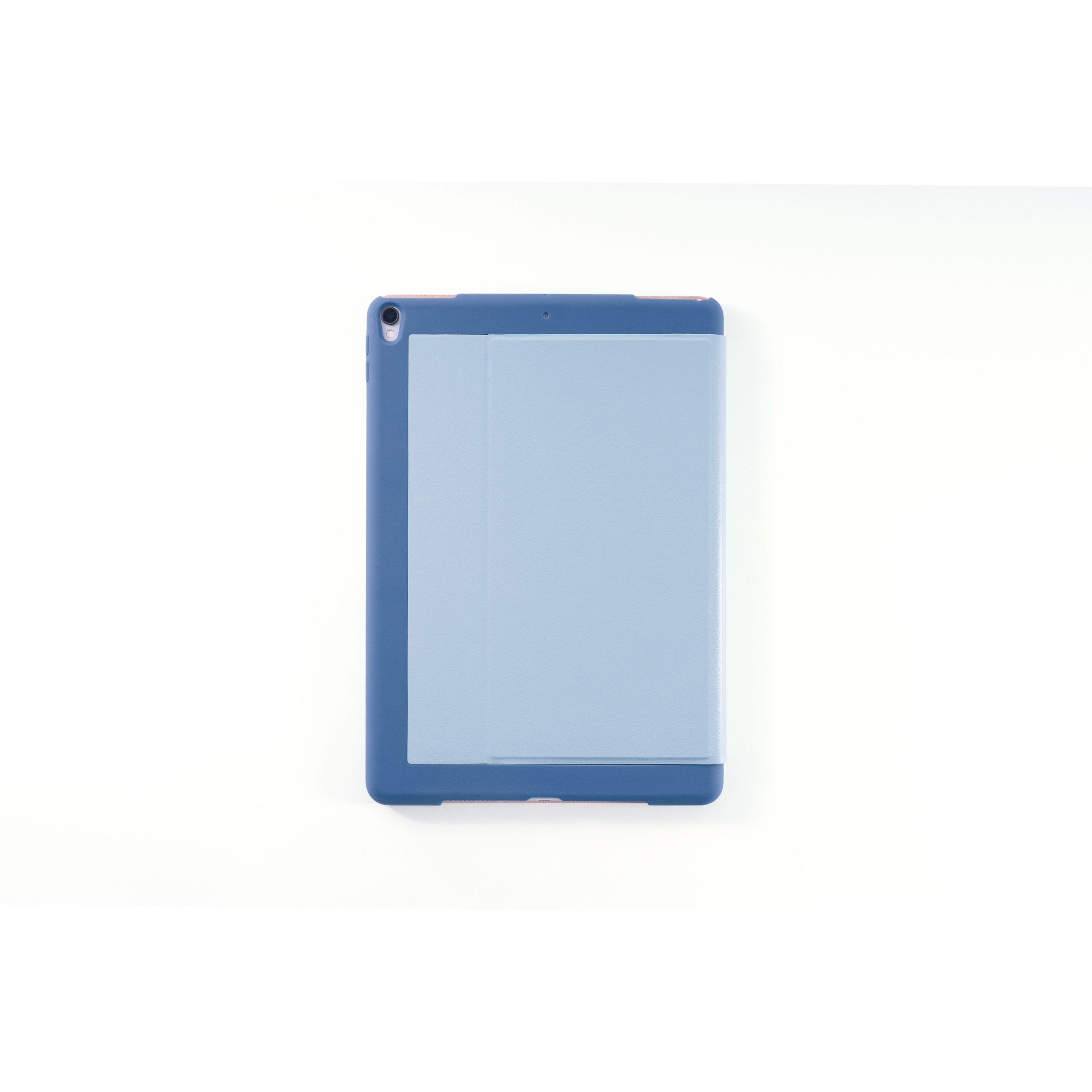 Blau-weißes Tablett-Etui. Das Etui bedeckt das Tablet.