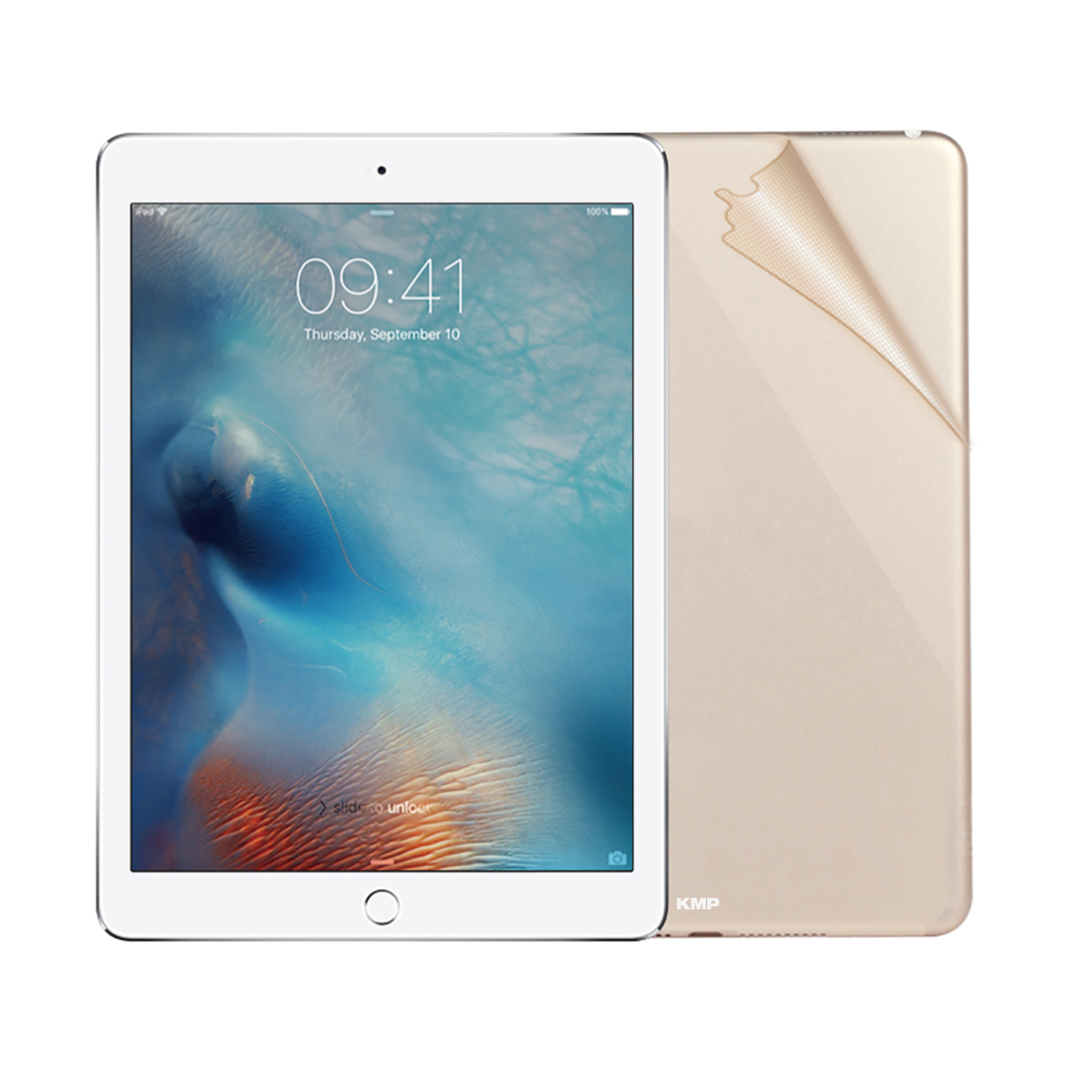 Weißes iPad mit Anzeige von Uhrzeit und Datum. Auf der Rückseite befindet sich ein goldfarbener Displayschutz. Weiß.