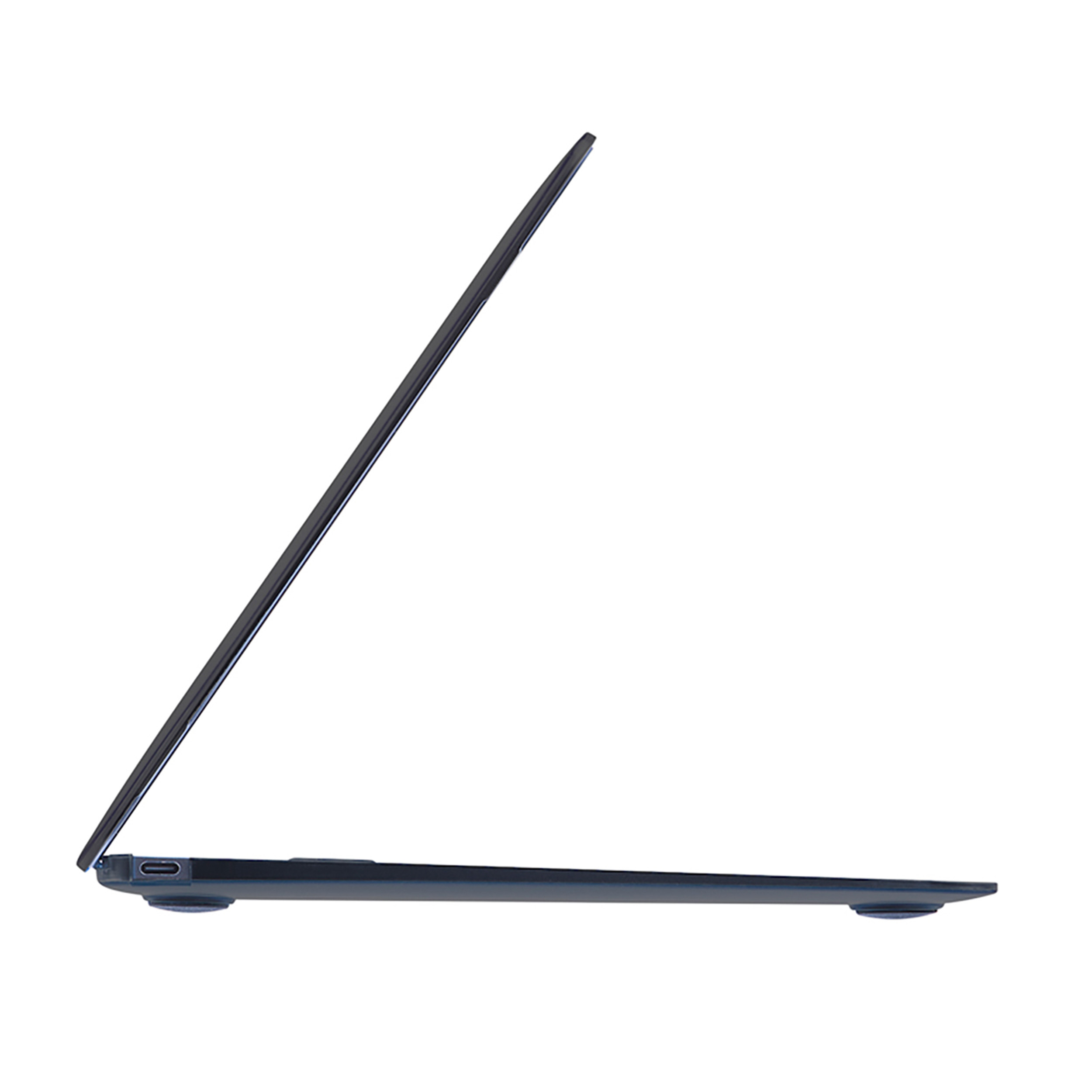 Ein schwarzer Laptop mit geschlossenem Bildschirm in einem Winkel auf weißem Hintergrund. Seitenansicht.