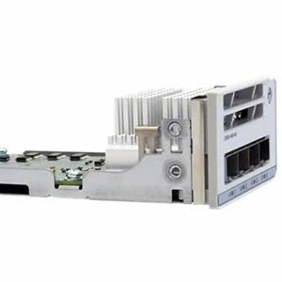 Componente de computadora. Plateado y blanco. Contiene múltiples puertos y un disipador.