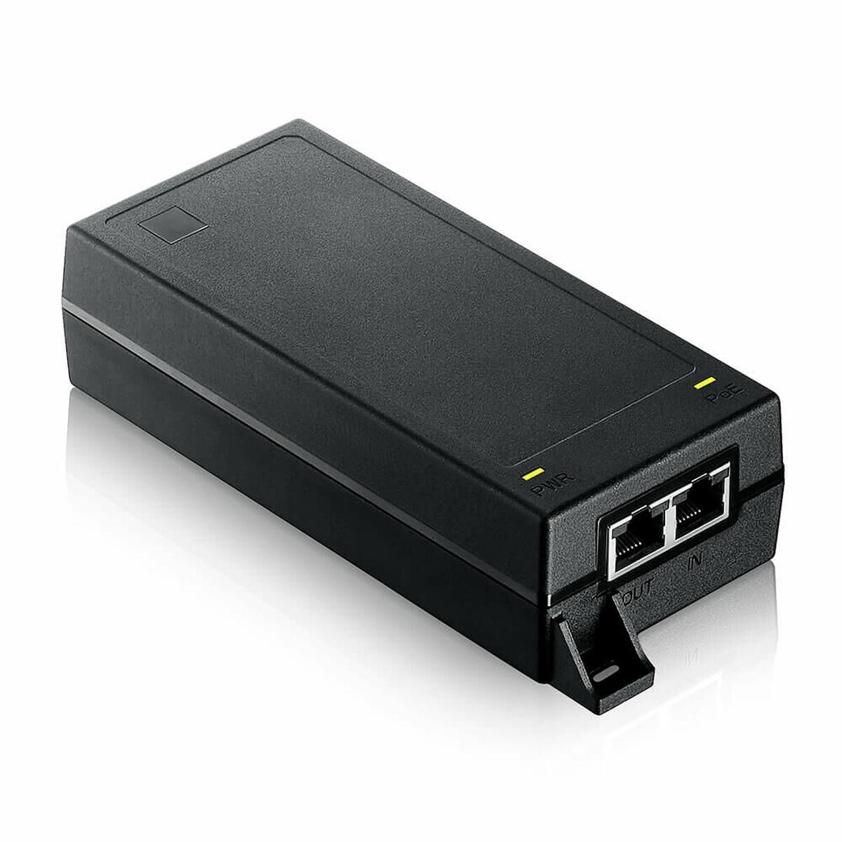 Czarny, prostokątny zasilacz z portami Ethernet.