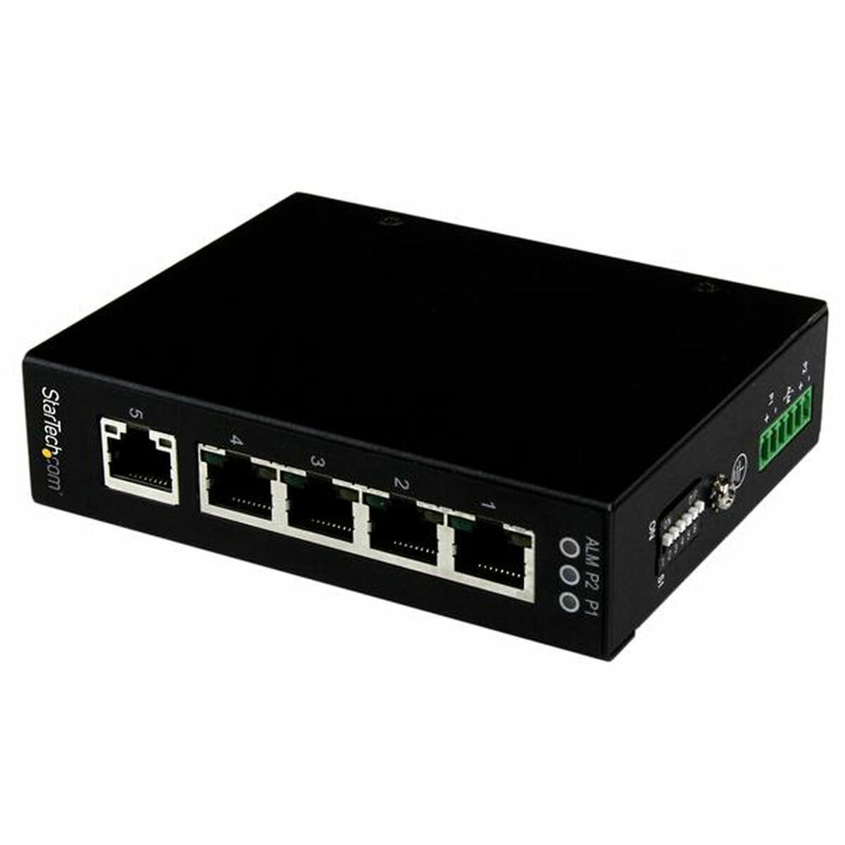 Een zwarte netwerkswitch met vijf Ethernet-poorten en een 'ON'-schakelaar. Witte achtergrond.