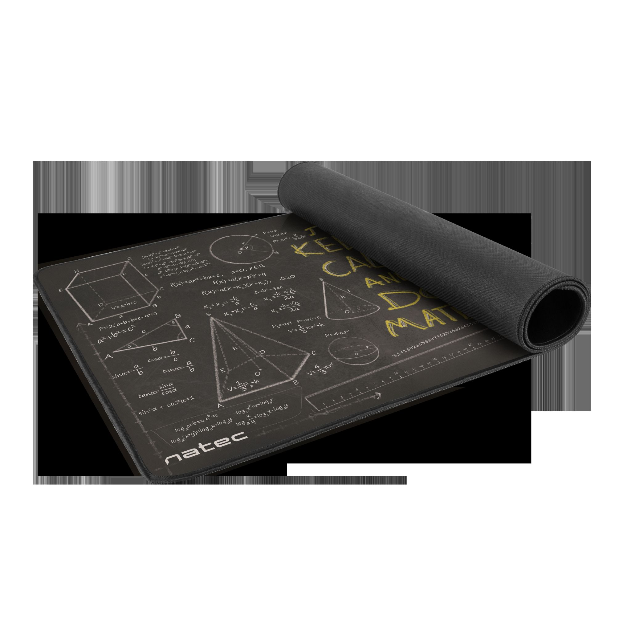 Una alfombrilla de ratón negra con fórmulas matemáticas y una almohadilla enrollada. Fondo blanco.