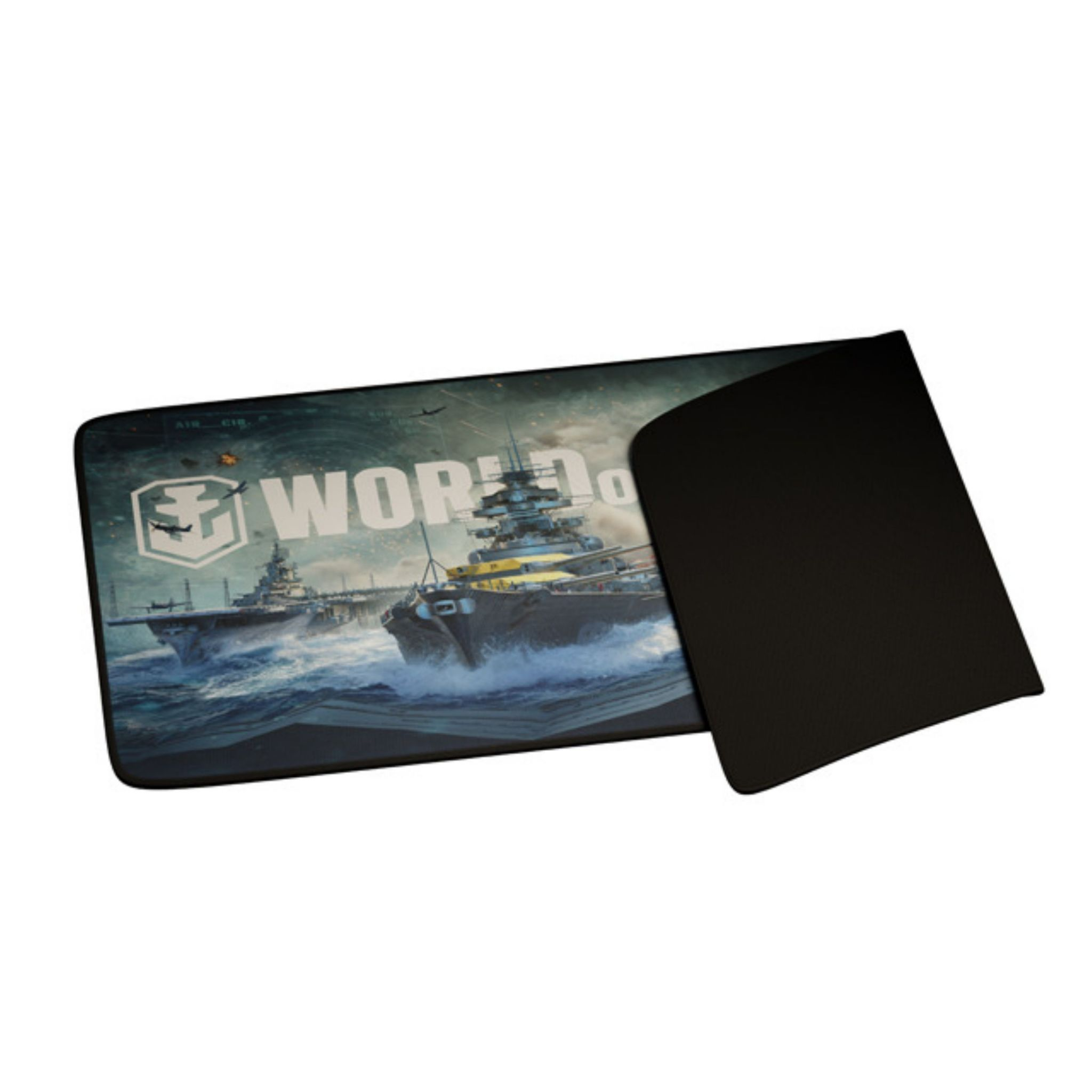 Podkładka pod mysz ze statkami na wodzie. Czarny tył. Obraz przedstawia statki i napisy WORLD OF WARSHIPS.