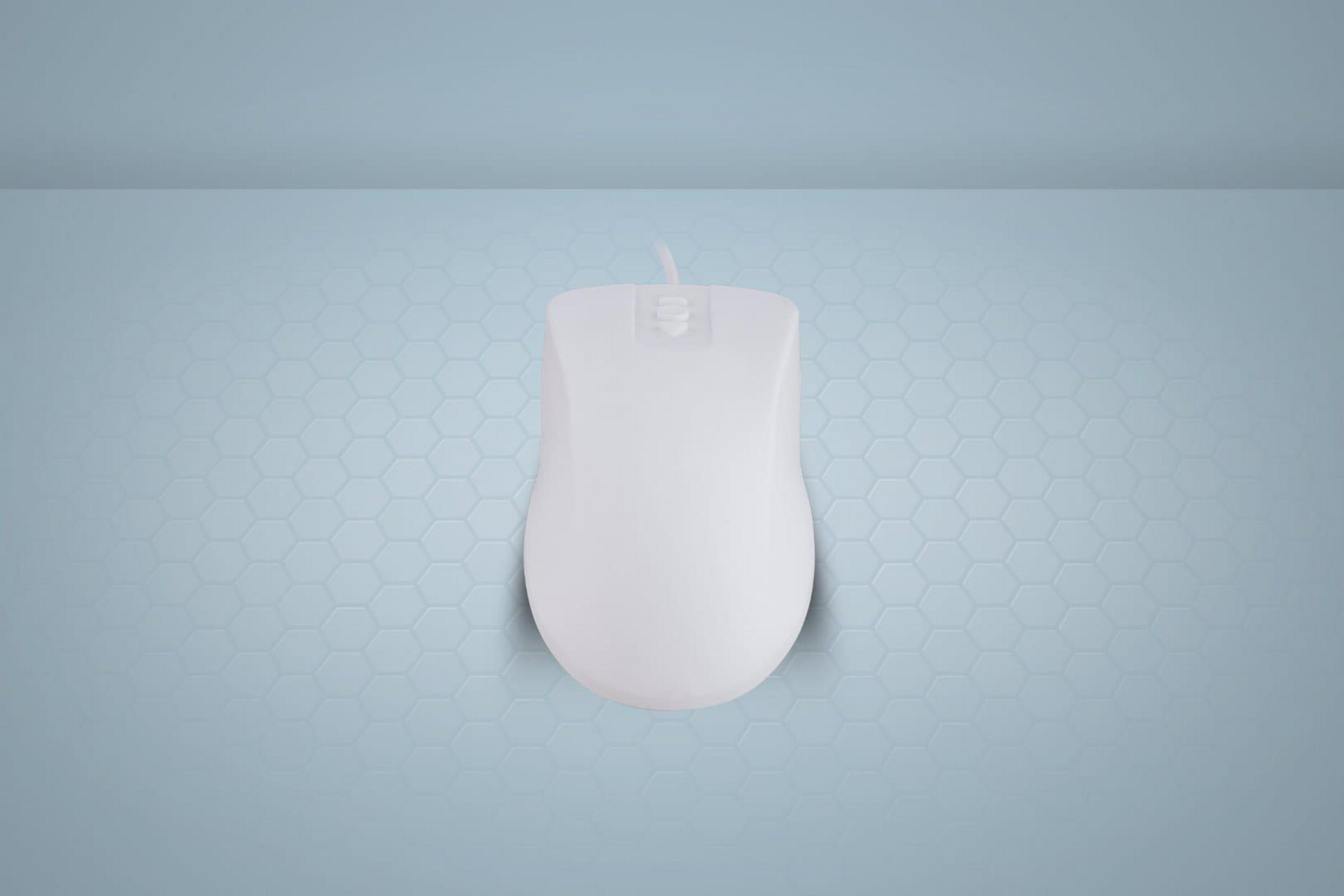 Weiße Computermaus auf einer blauen sechseckigen Oberfläche.