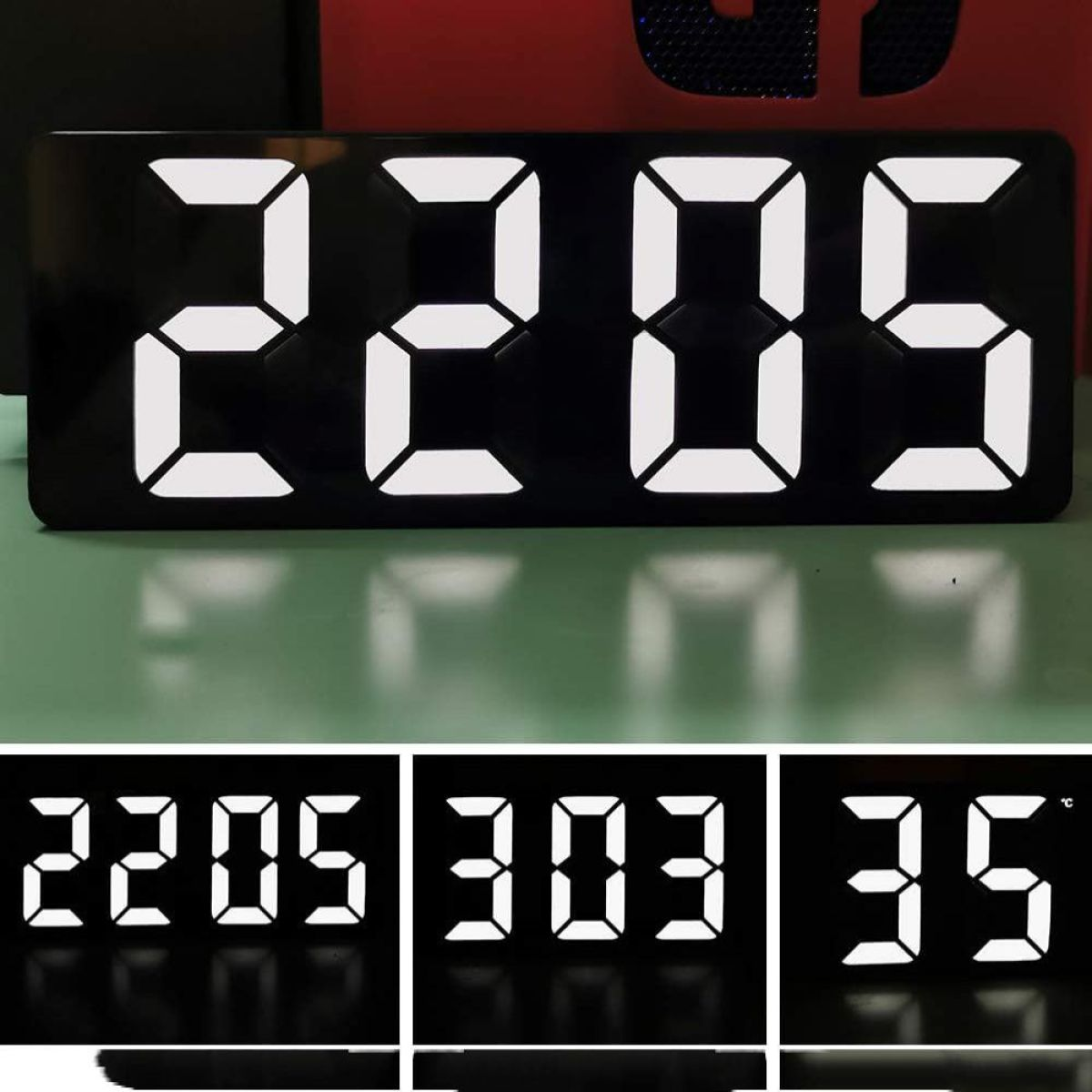 Digitaluhr mit der Anzeige 22:05, mit drei zusätzlichen Uhren, die unterschiedliche Zeiten anzeigen.