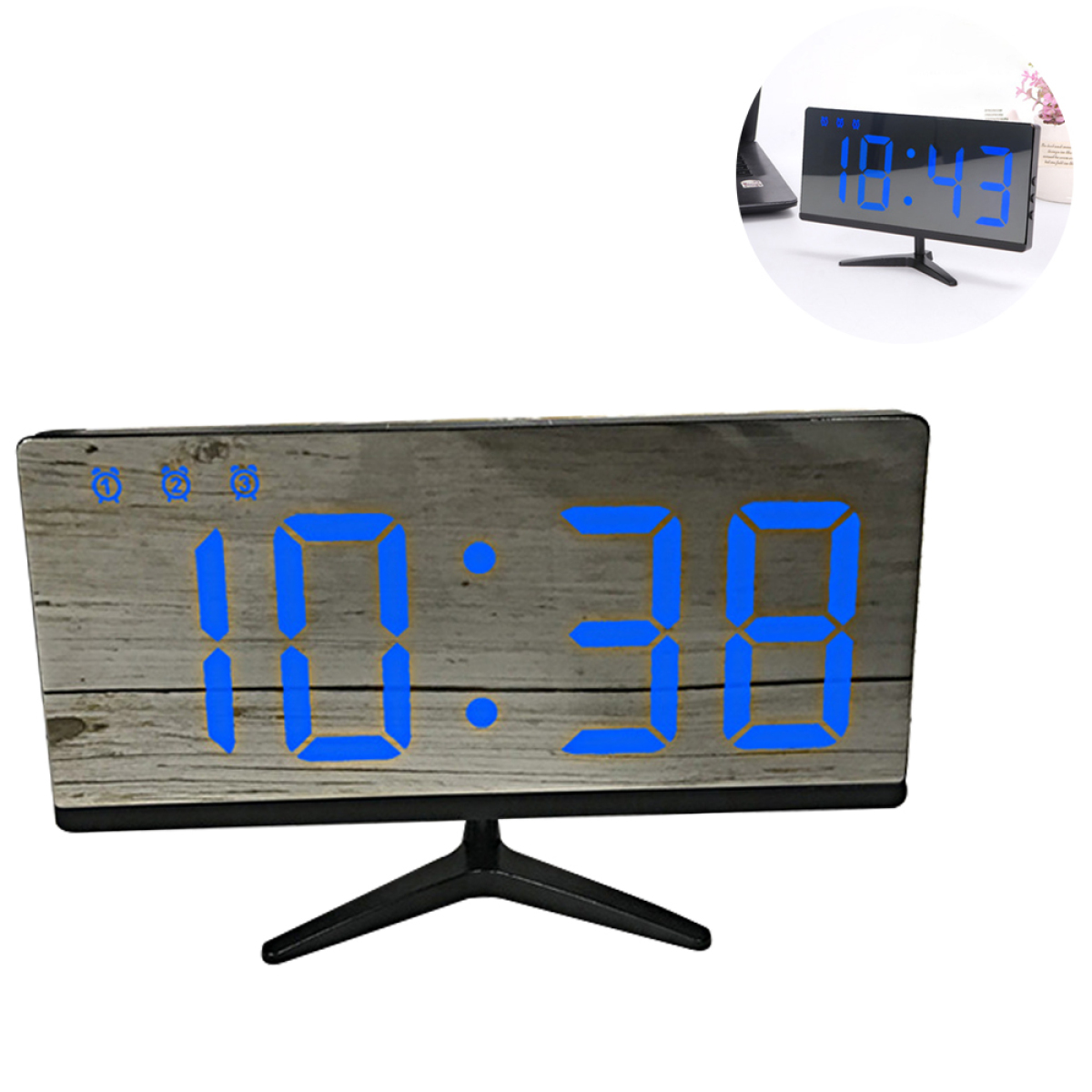 Digitaluhr mit der Zeit 10:38 mit blauen Ziffern, auf holzähnlichem Hintergrund, mit Ständer.