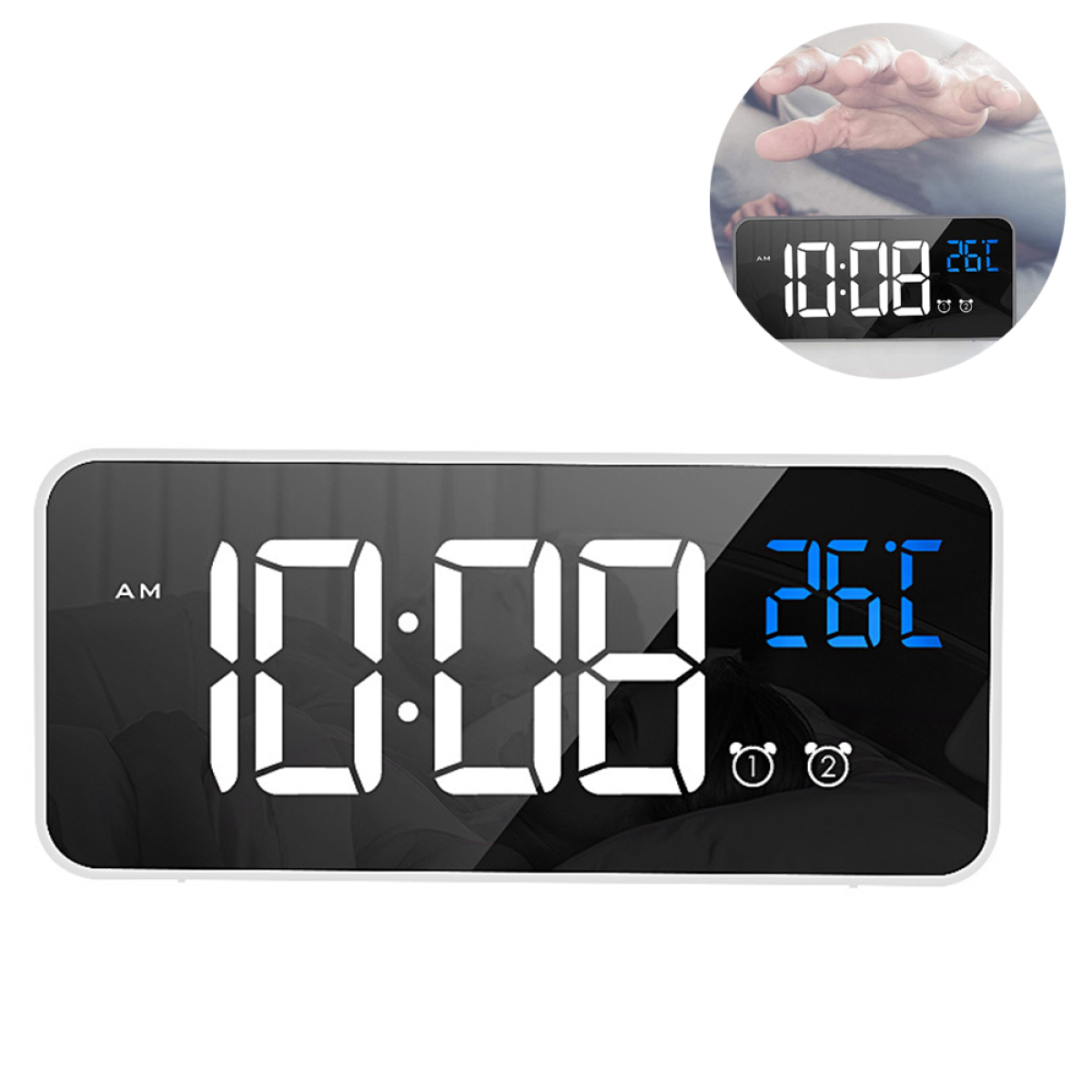 Digitaler Wecker mit weißem Rahmen. Anzeige zeigt Zeit und Temperatur in Blau. Hand dahinter.