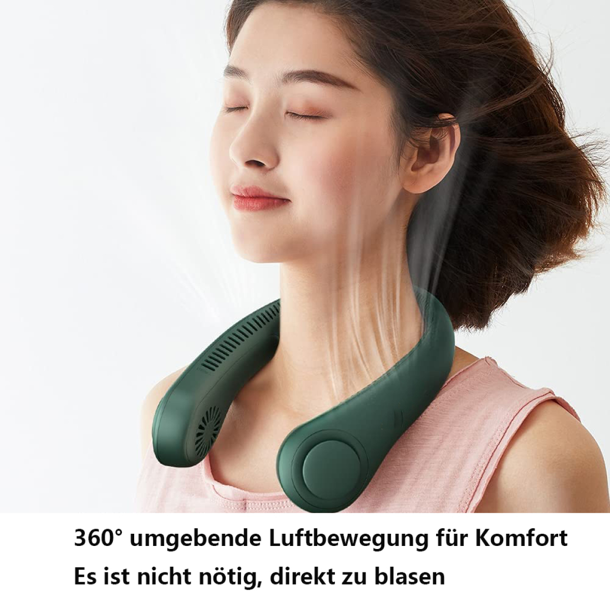 Eine Frau mit einem grünen Nackenventilator, weißer Hintergrund, Nackenkühlung.