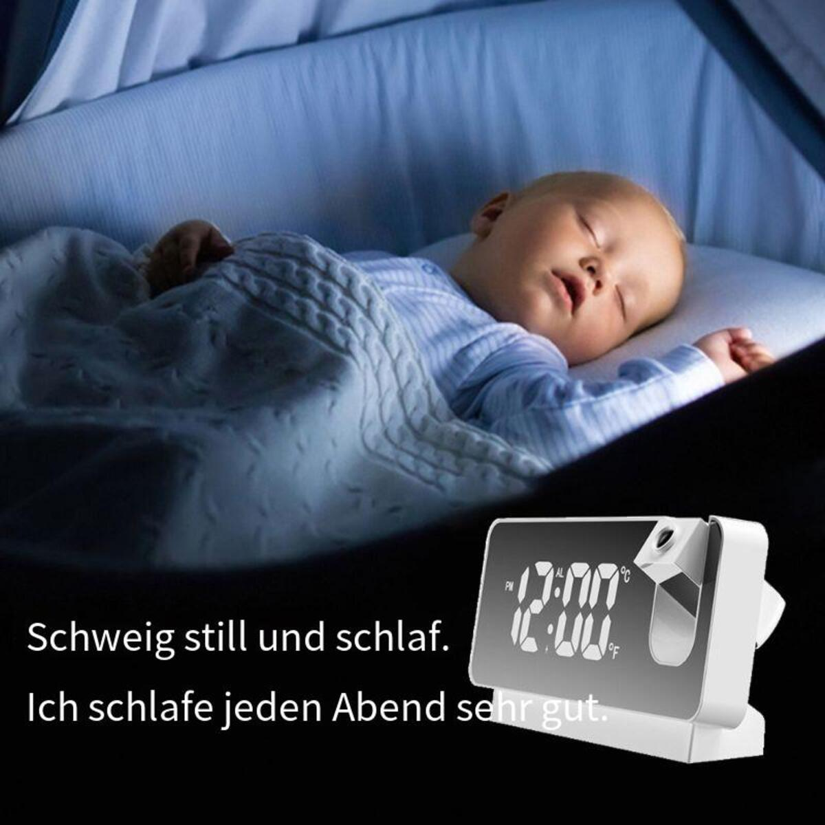 Ein Baby schläft neben einem digitalen Wecker mit der angezeigten Uhrzeit.
