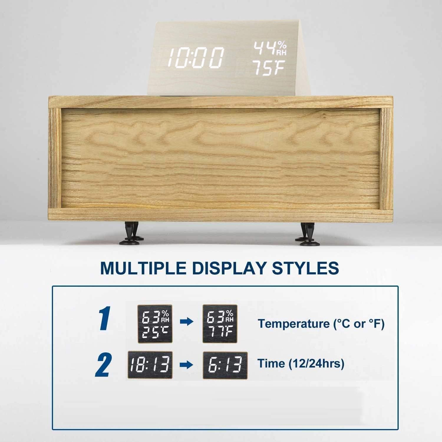 Digitaluhr aus Holz mit Display. Text zeigt mehrere Anzeigestile für Temperatur und Zeit an.