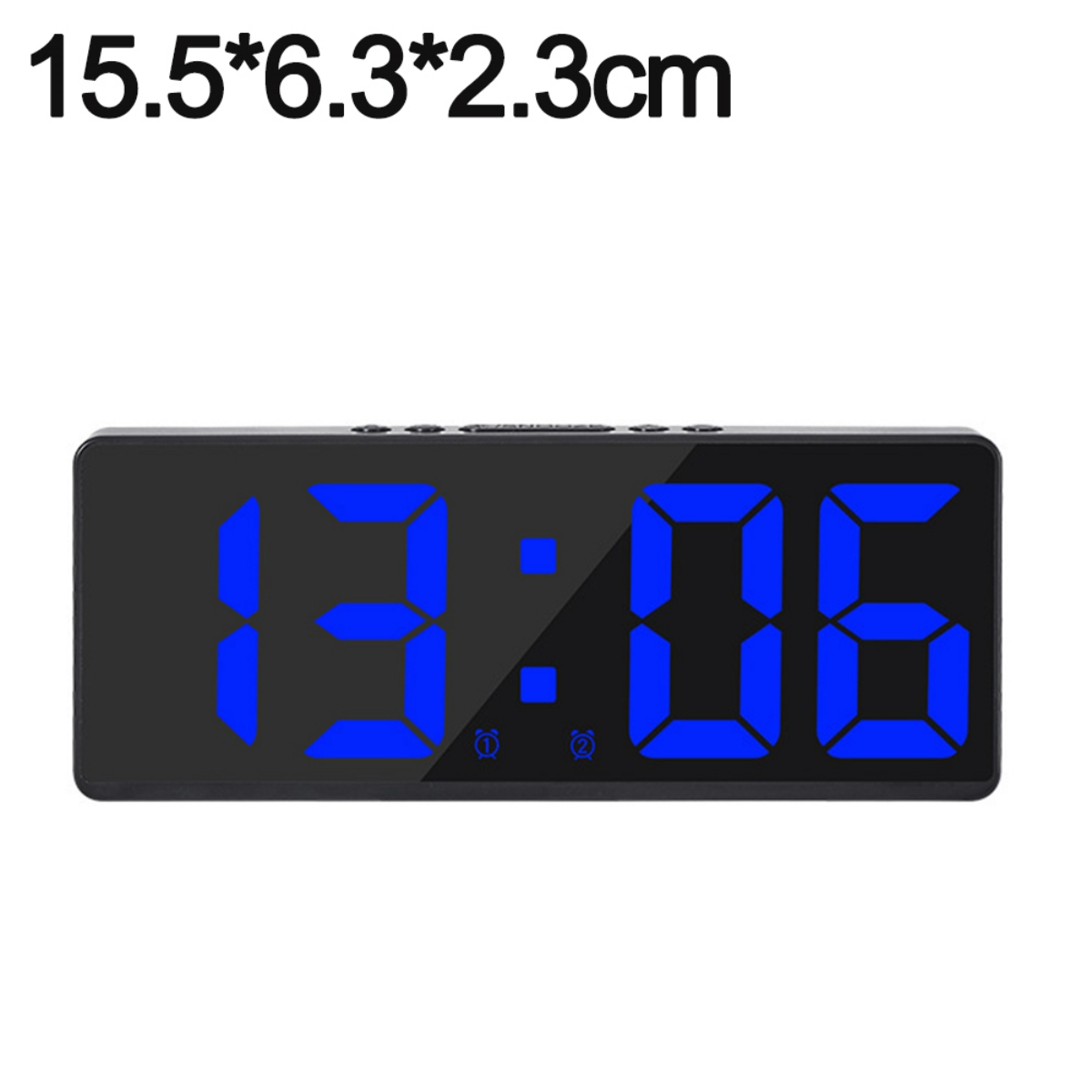 Digitaler Wecker, der 13:06 in Blau anzeigt. Abmessungen: 15,5 x 6,3 x 2,3 cm. Schwarzer Hintergrund.