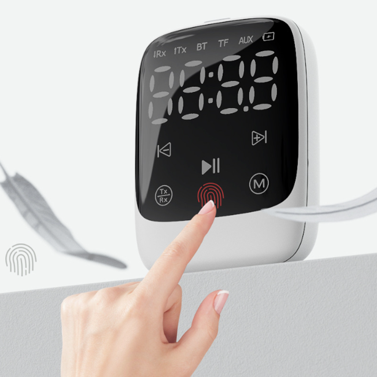 Weißes Gerät mit Touchscreen. Finger berührt Bildschirm mit Fingerabdrucksymbol.