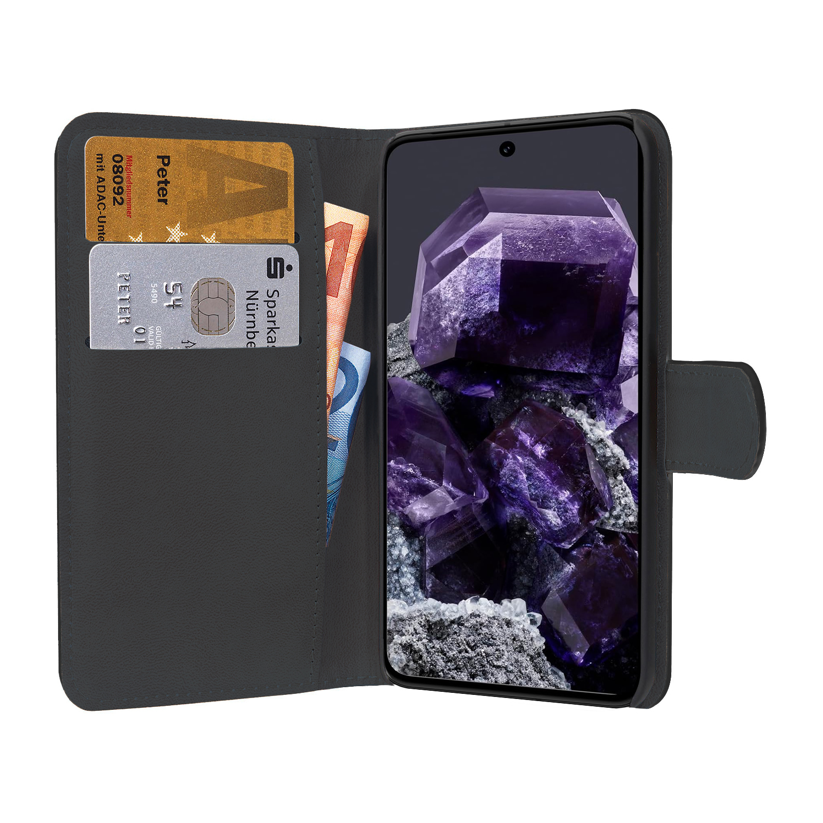 Eine Handyhülle mit Karten und Geld. Ein Telefon mit lila Hintergrund.