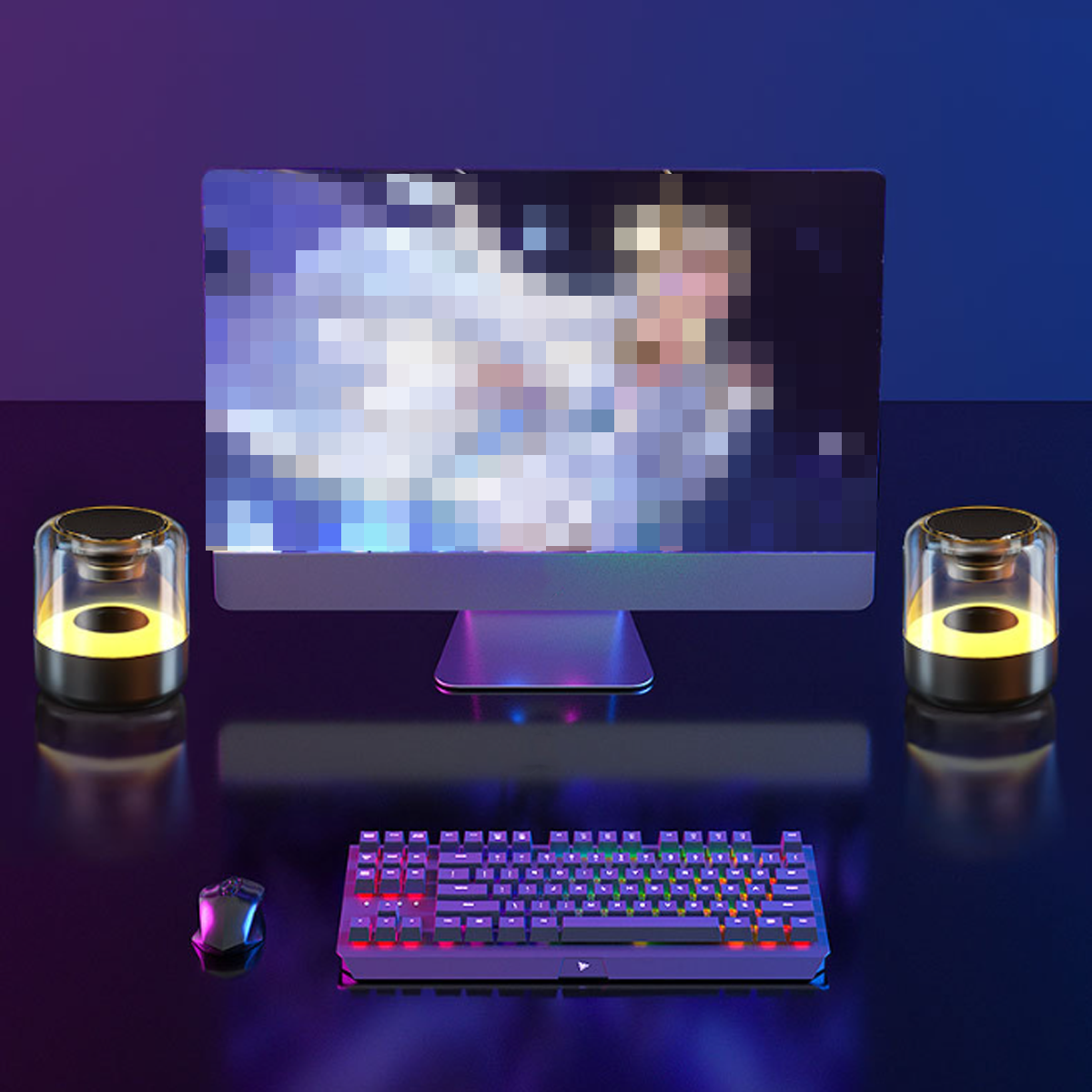 Computer-Setup mit Monitor, Lautsprechern, Tastatur und Maus auf reflektierender Oberfläche.