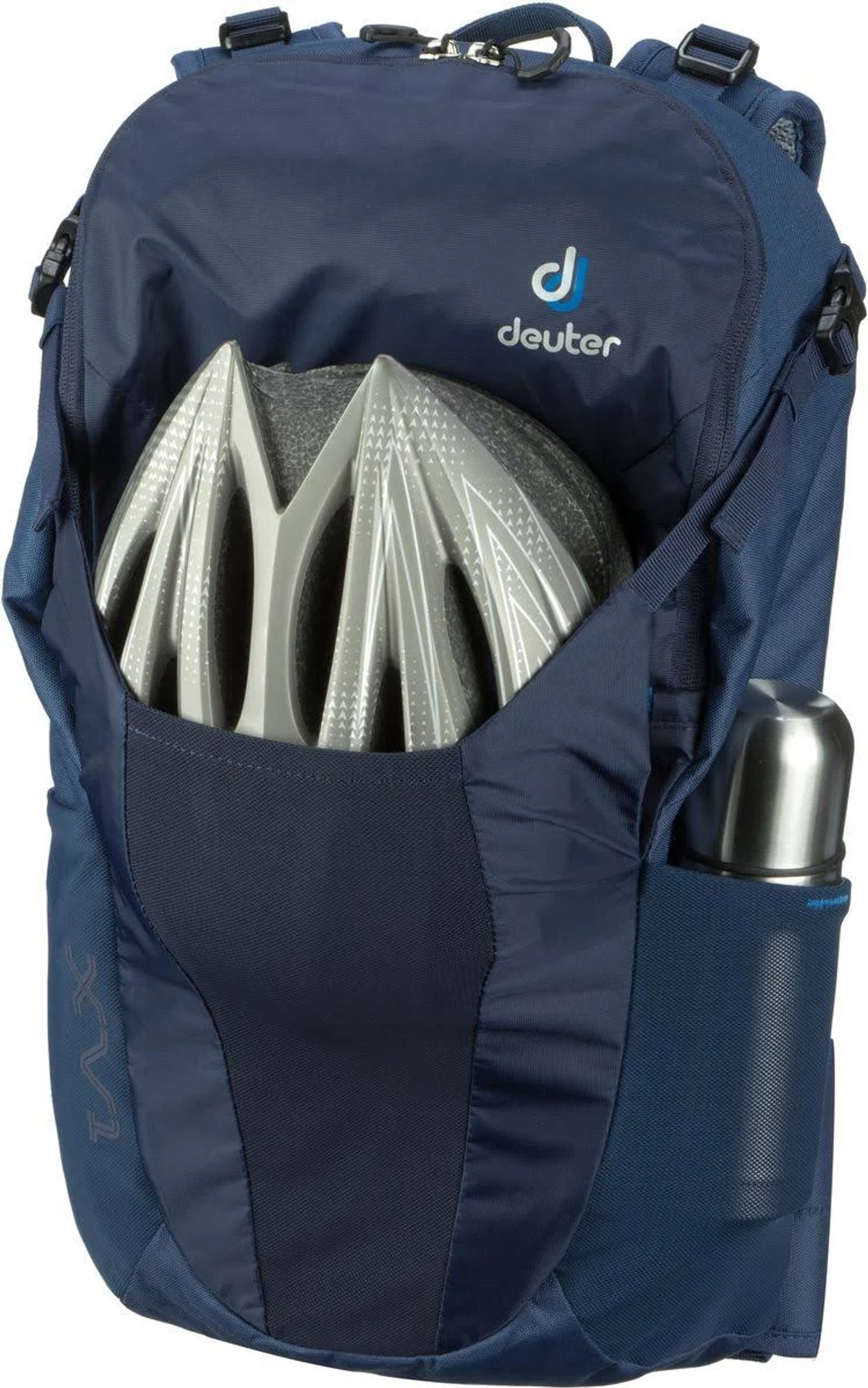 Blauer Rucksack mit Helm und Wasserflasche. Deuter Logo.