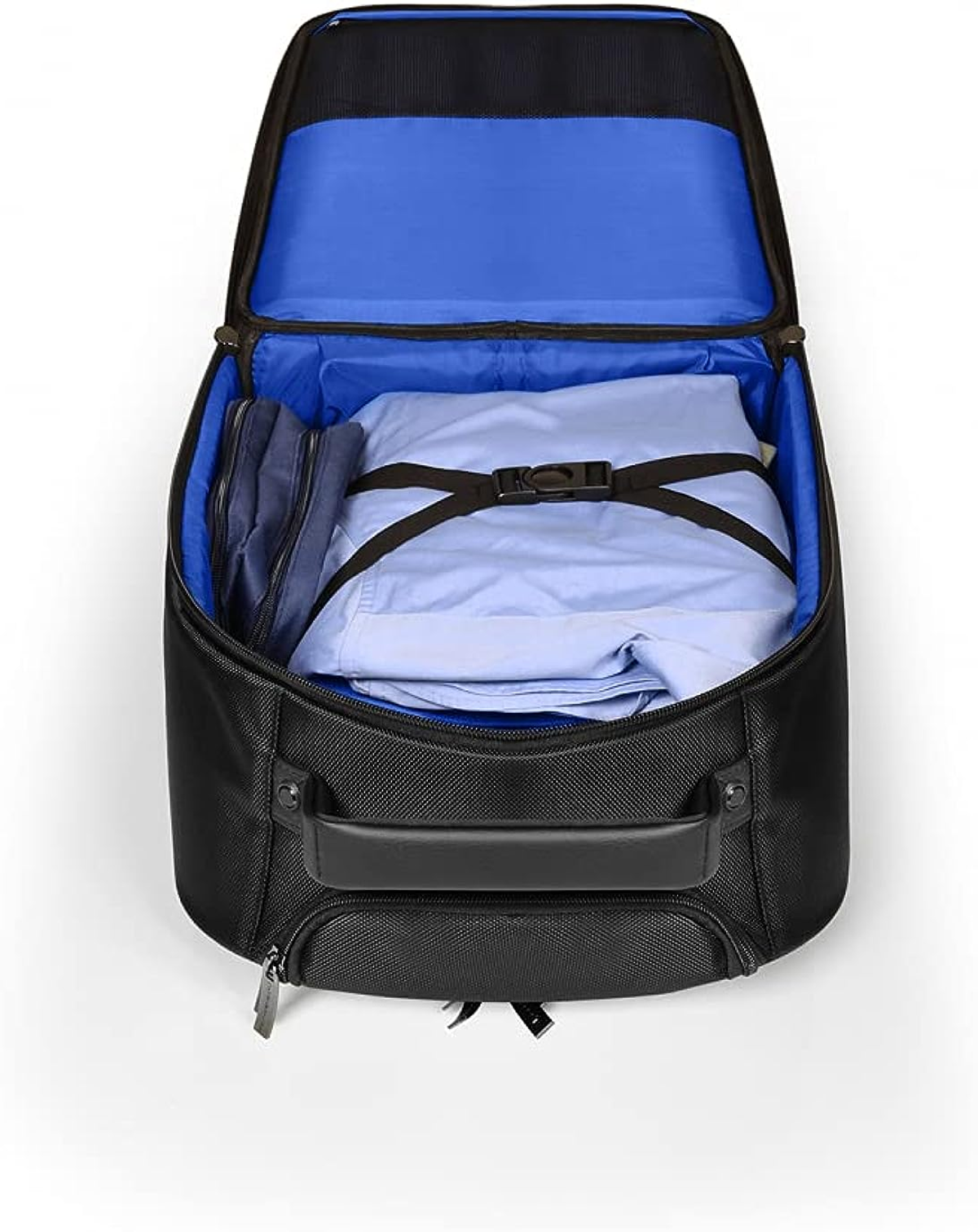 Offener Rollrucksack. Innen eine blaue Hülle und ein gefaltetes blaues Hemd.