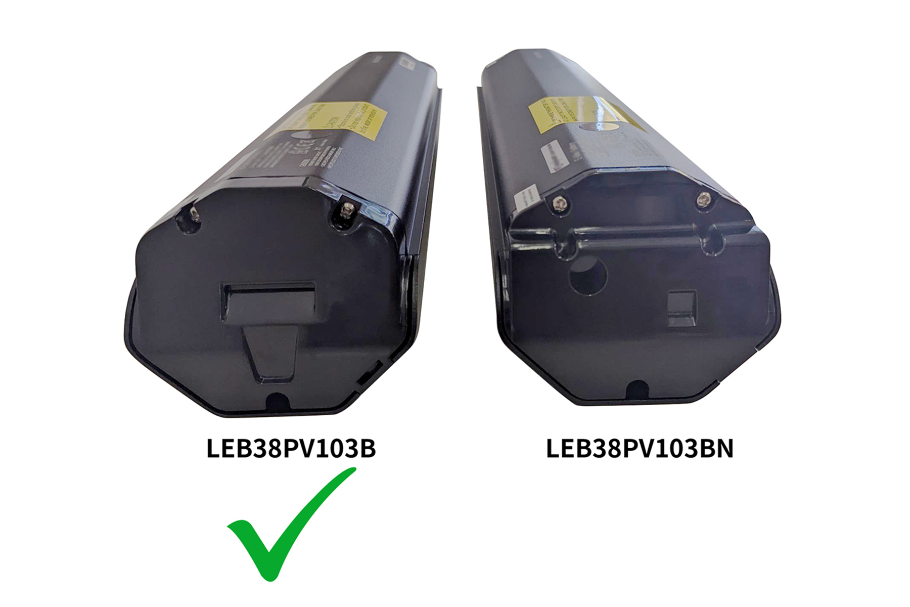 Zwei schwarze Batterien, eine mit LEB38PV103B beschriftet, mit Häkchen, und LEB38PV103BN.