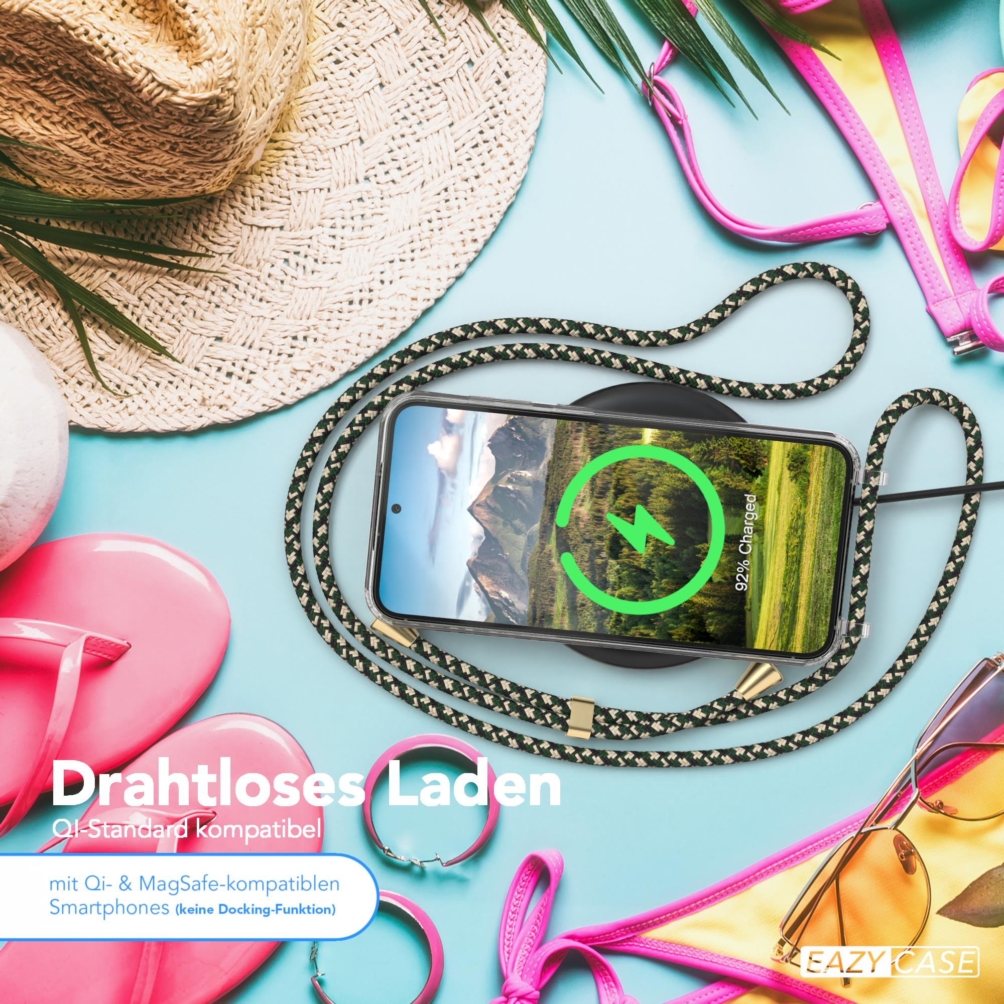 Telefon, der drahtlos auf einem Pad geladen wird, mit Text und Sommeraccessoires drumherum.